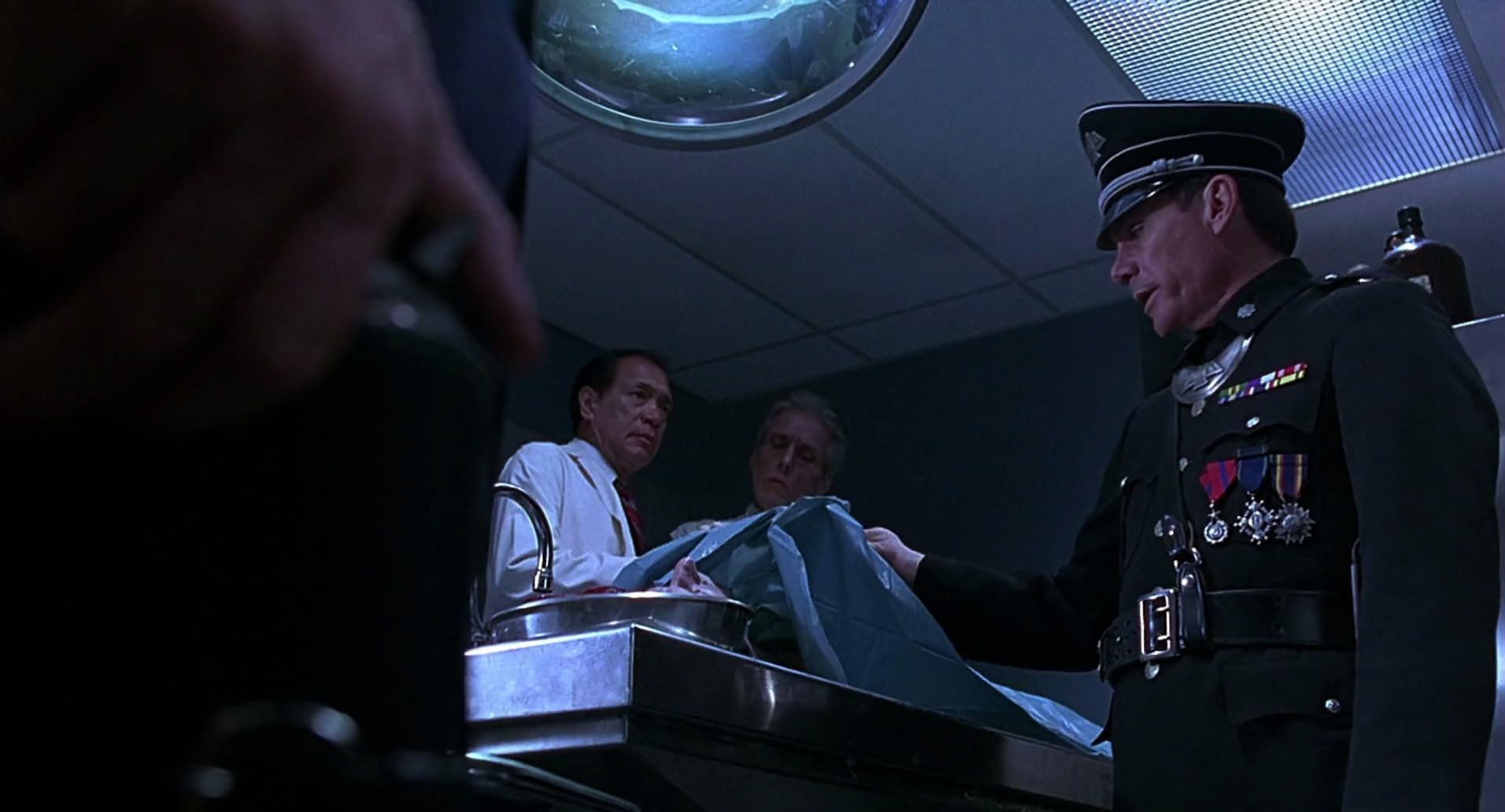 Barb Wire (1996) screencap 6486