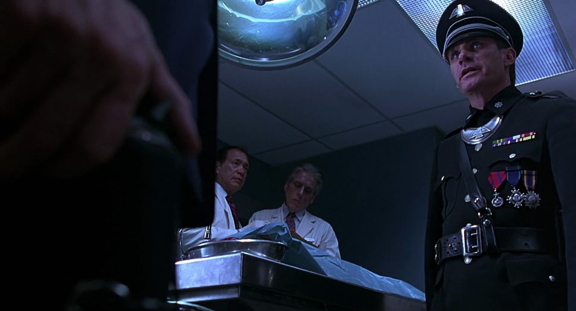 Barb Wire (1996) screencap 6489