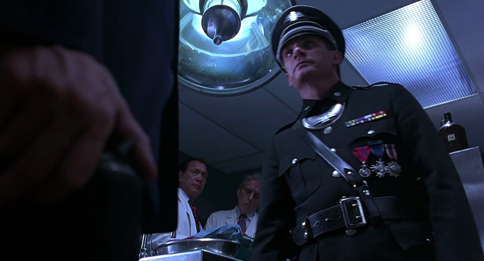 Barb Wire (1996) HD screenshot 6491