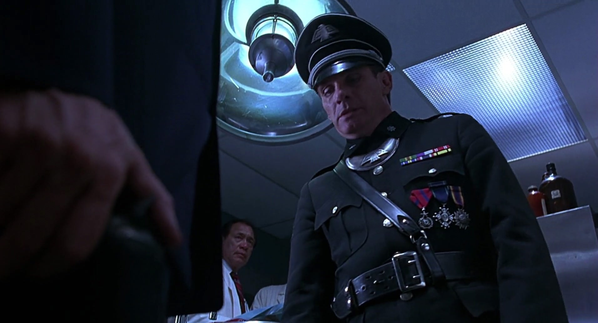 Barb Wire (1996) screencap 6492