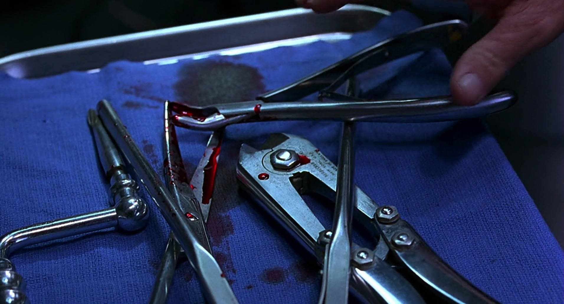 Barb Wire (1996) HD screenshot 6524