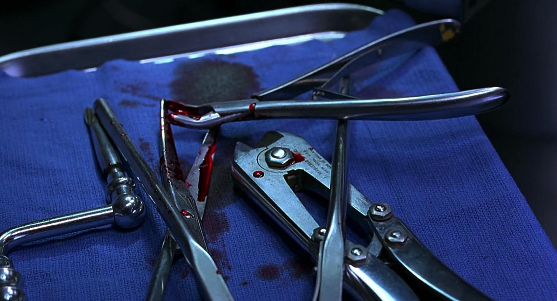 Barb Wire (1996) screencap 6525
