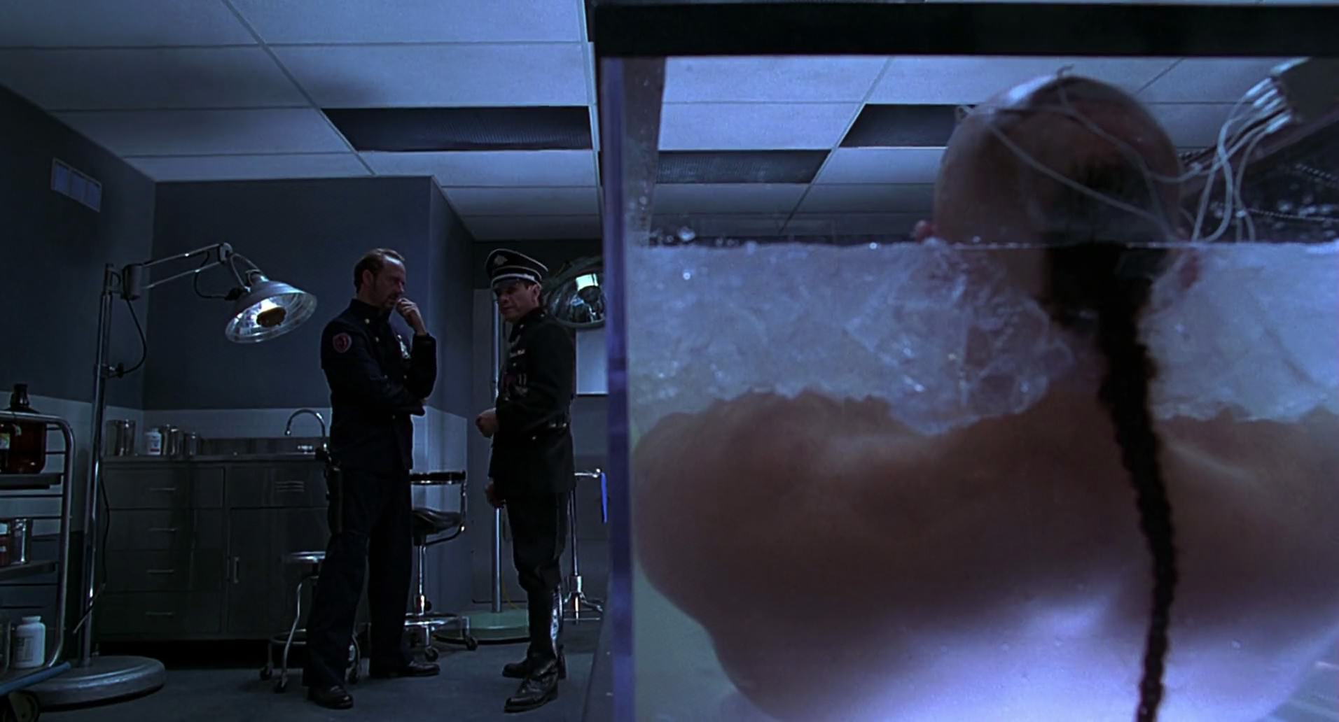 Barb Wire (1996) HD screenshot 6527