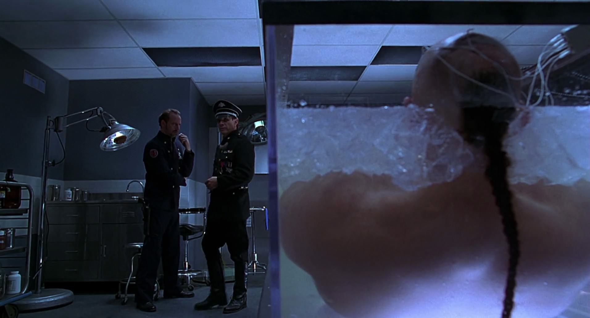 Barb Wire (1996) screencap 6528