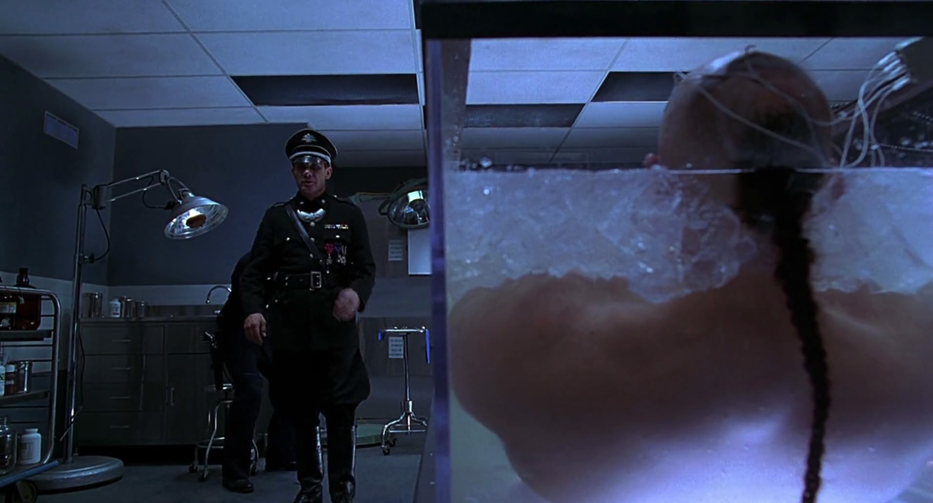 Barb Wire (1996) HD screenshot 6530