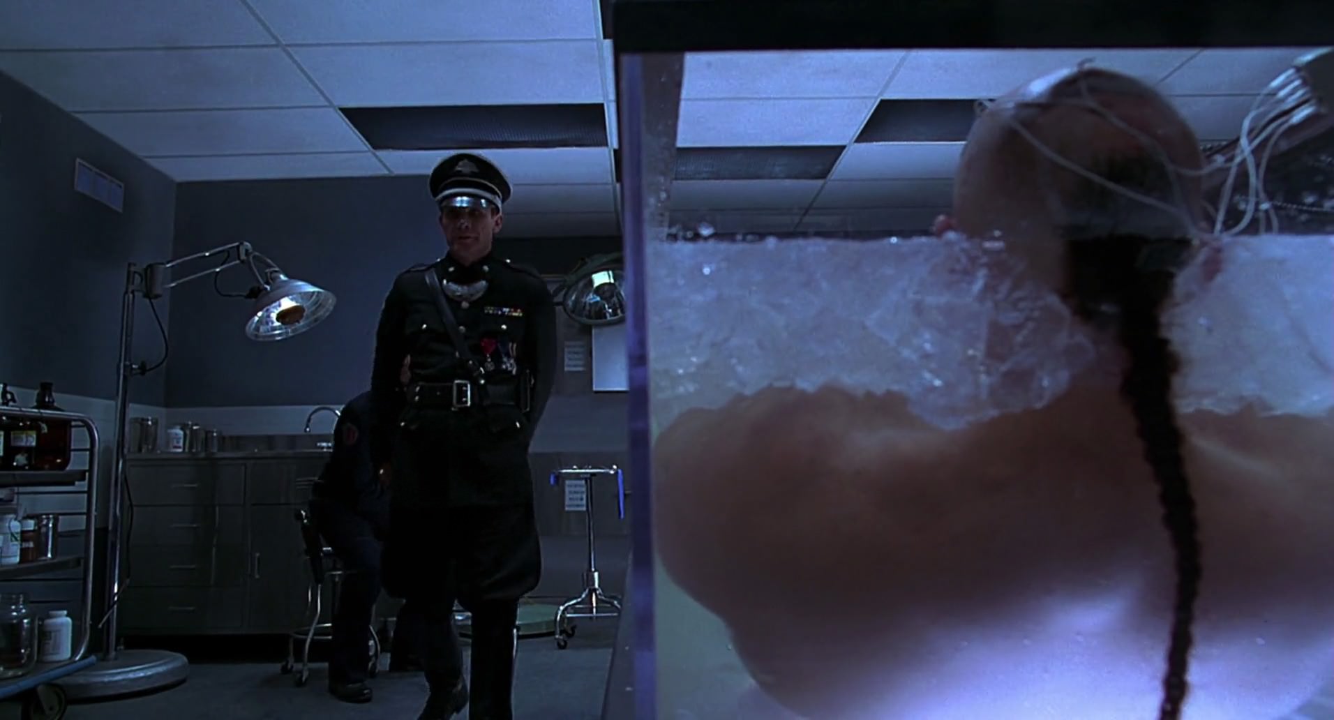 Barb Wire (1996) screencap 6531