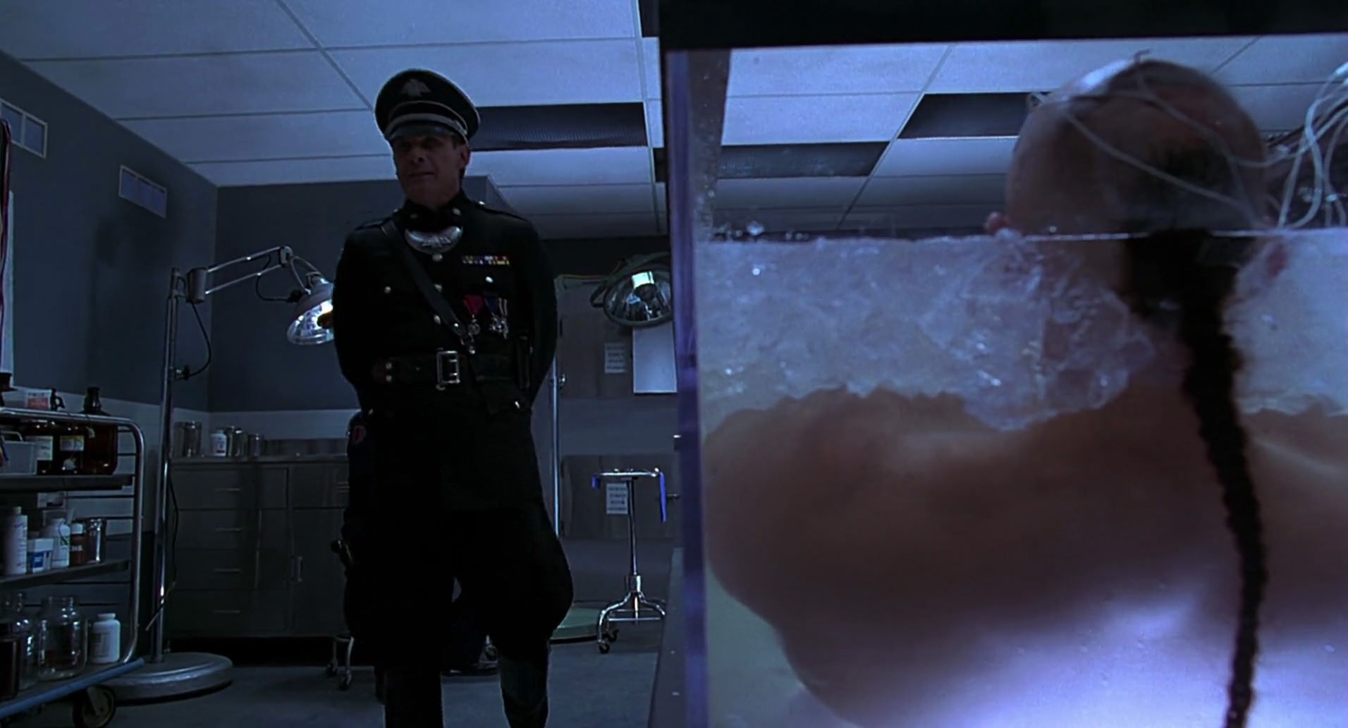 Barb Wire (1996) HD screenshot 6533