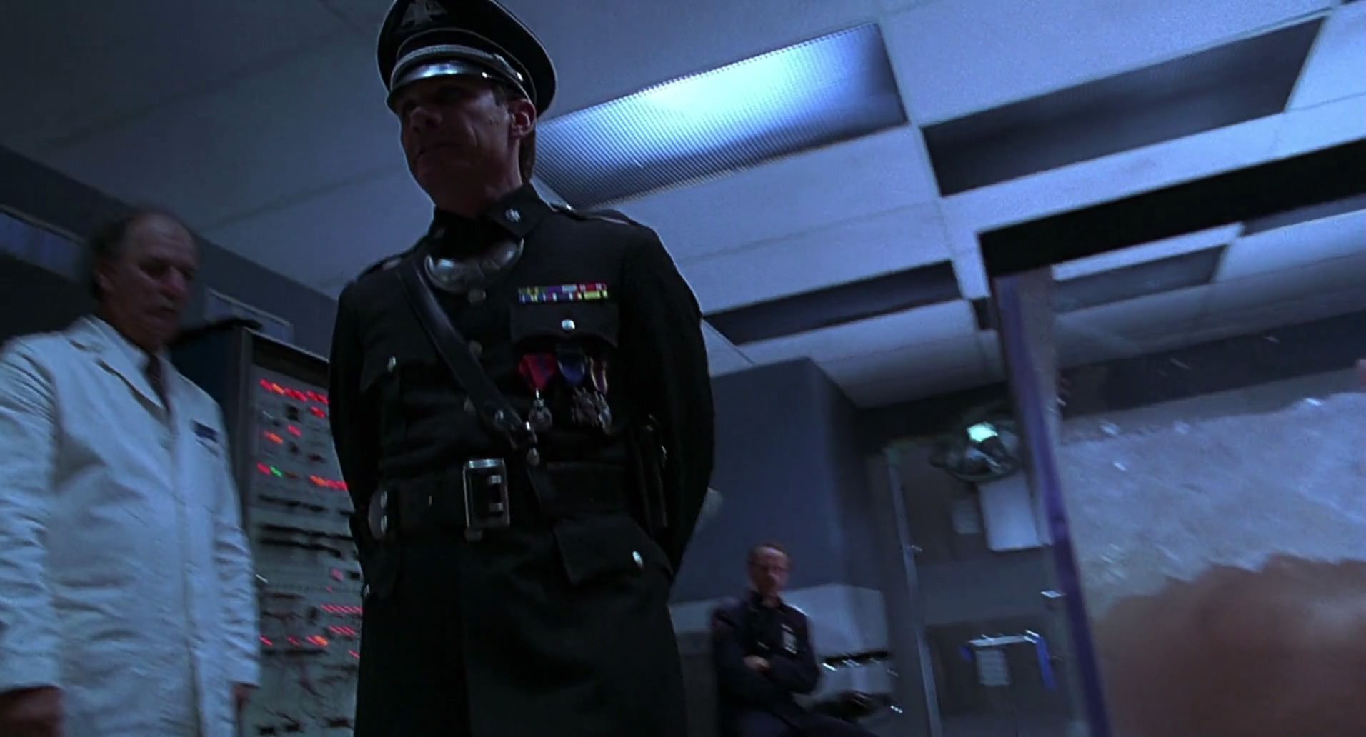 Barb Wire (1996) screencap 6537