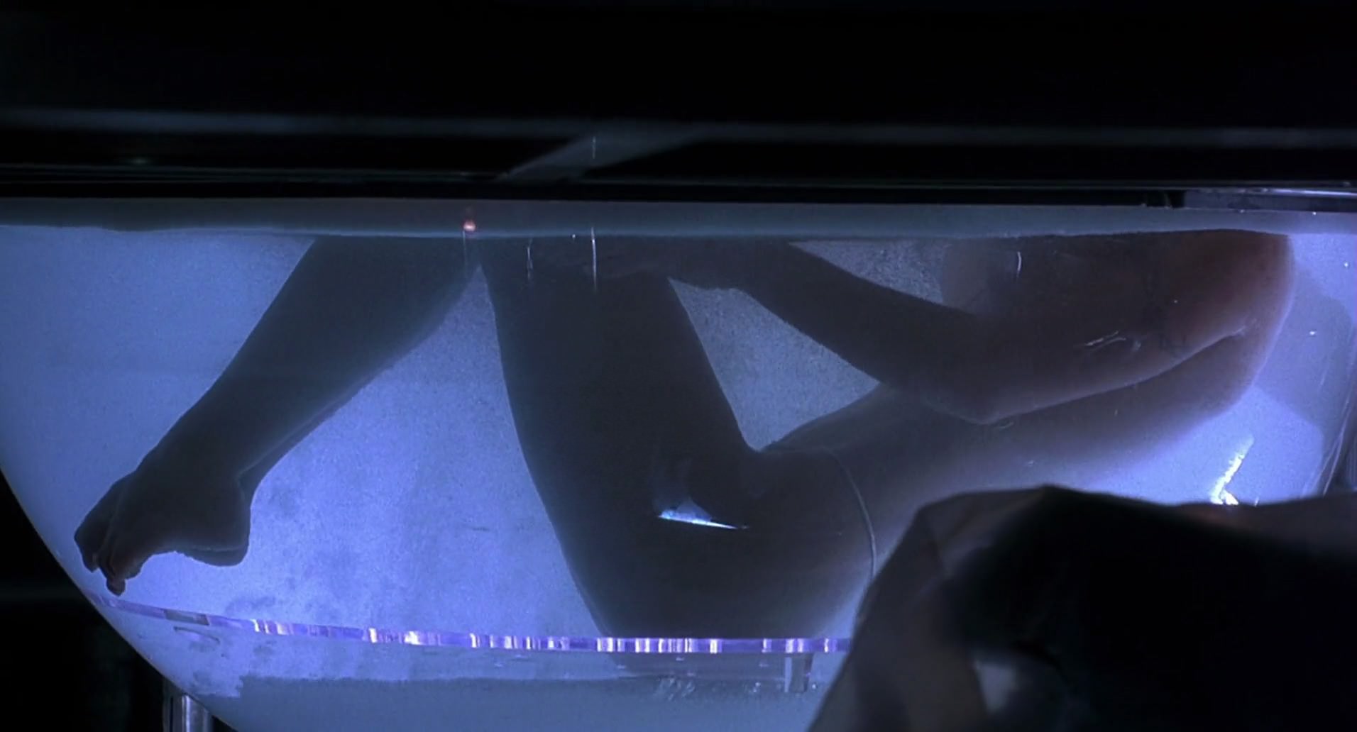 Barb Wire (1996) screencap 6558
