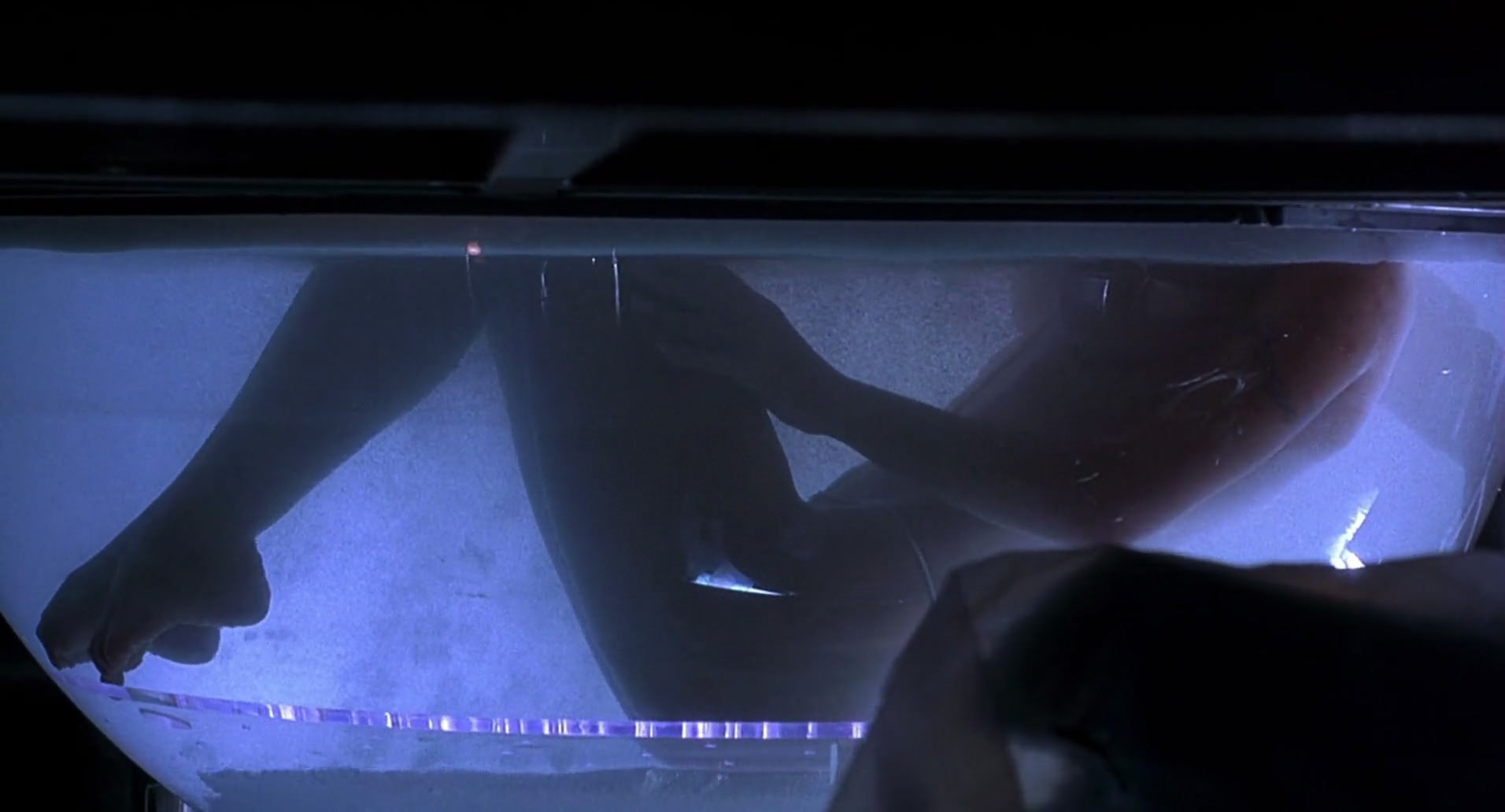 Barb Wire (1996) screencap 6561