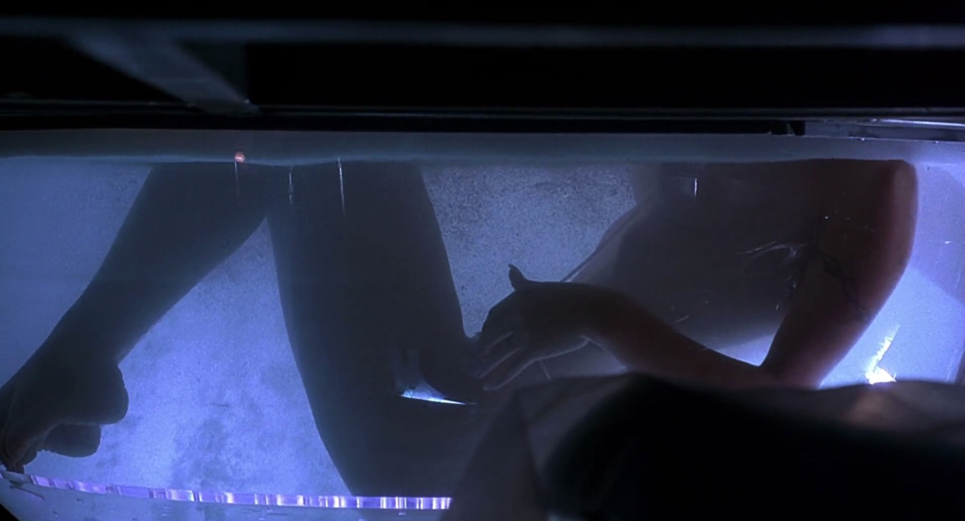 Barb Wire (1996) screencap 6567