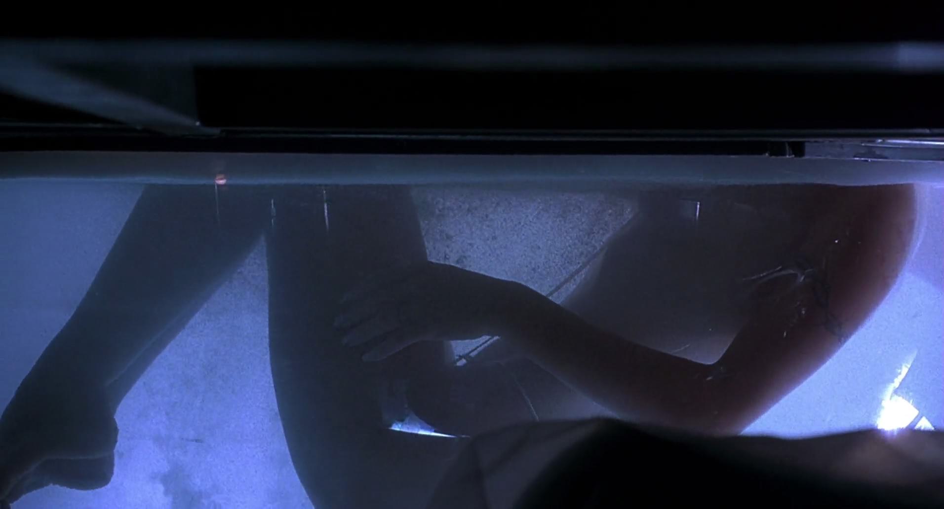 Barb Wire (1996) screencap 6570