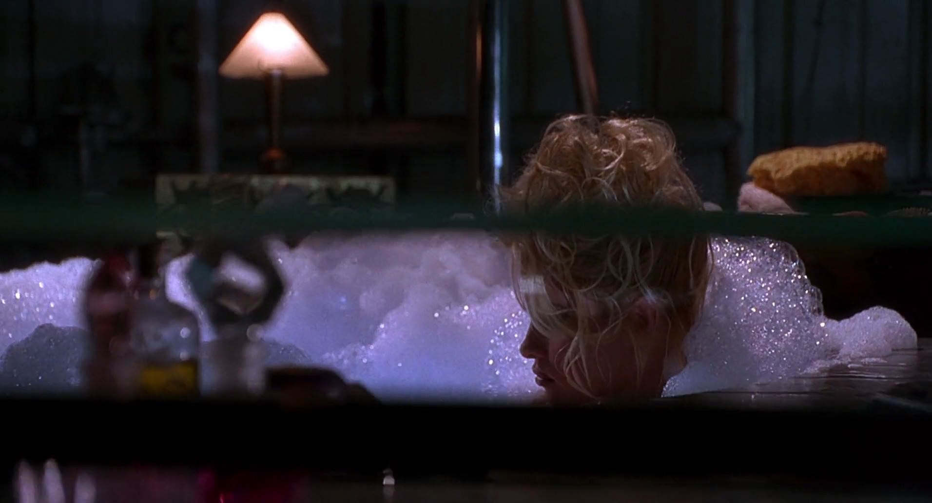 Barb Wire (1996) HD screenshot 6587