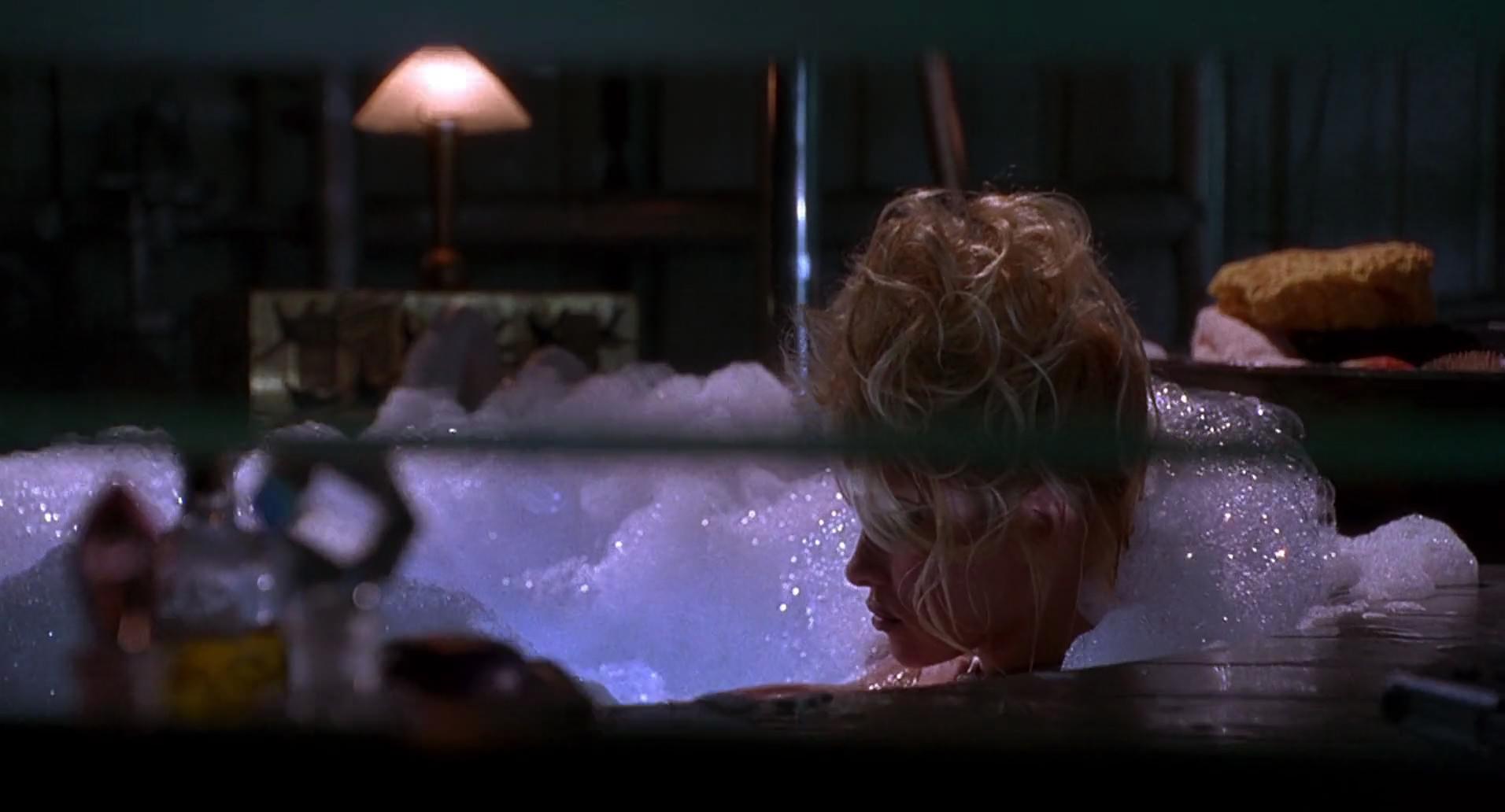 Barb Wire (1996) screencap 6588