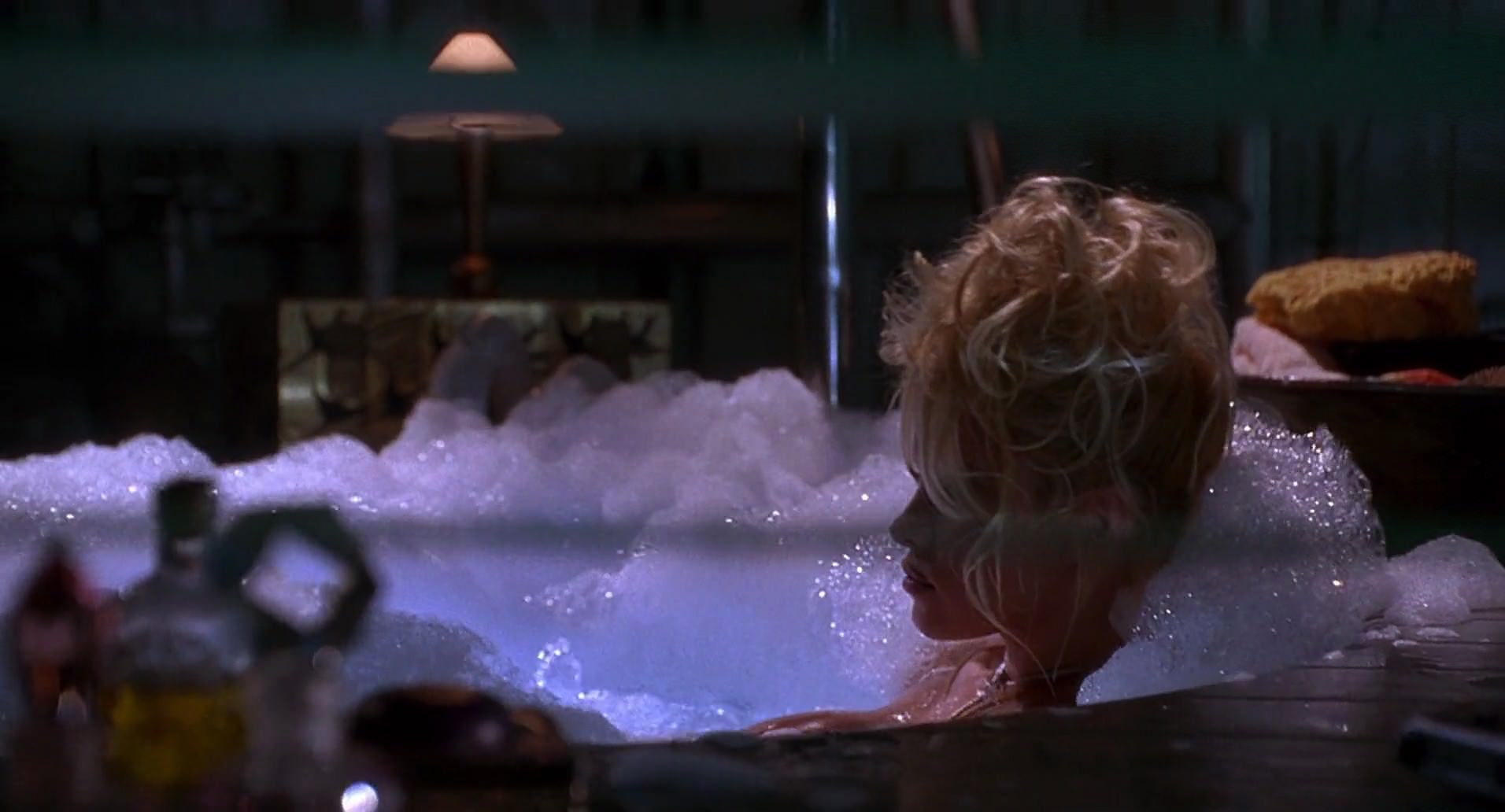 Barb Wire (1996) HD screenshot 6590