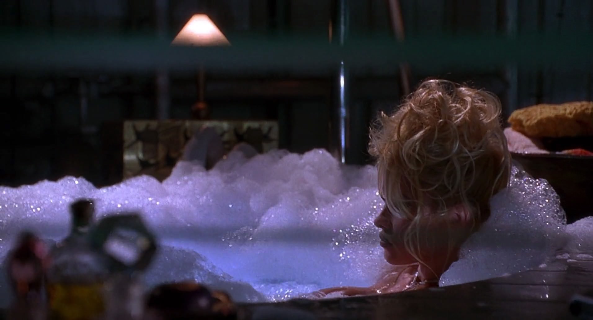 Barb Wire (1996) screencap 6591