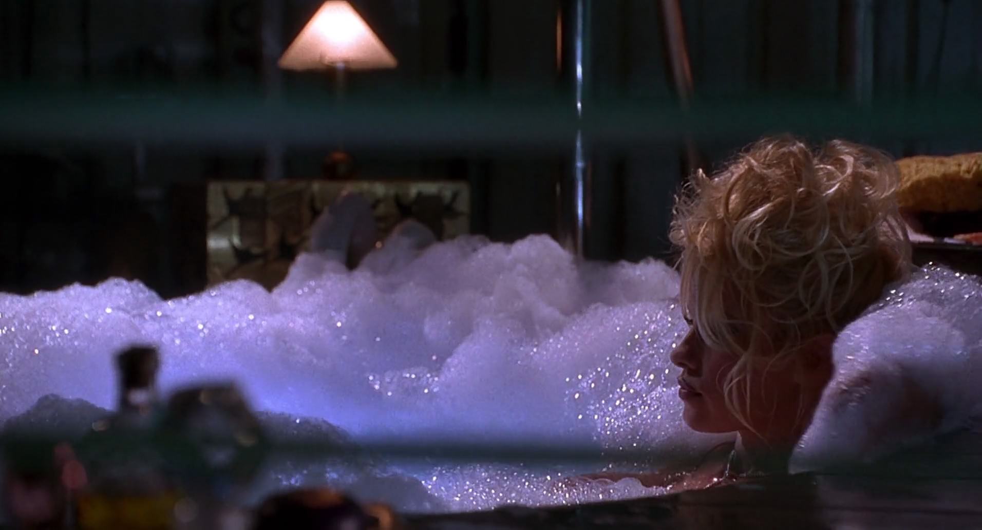 Barb Wire (1996) screencap 6594