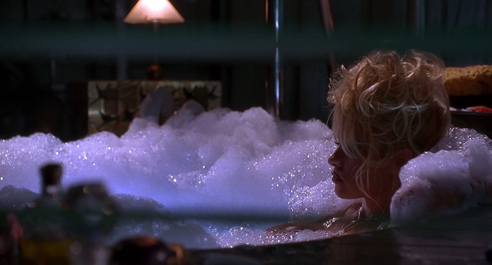 Barb Wire (1996) HD screenshot 6596