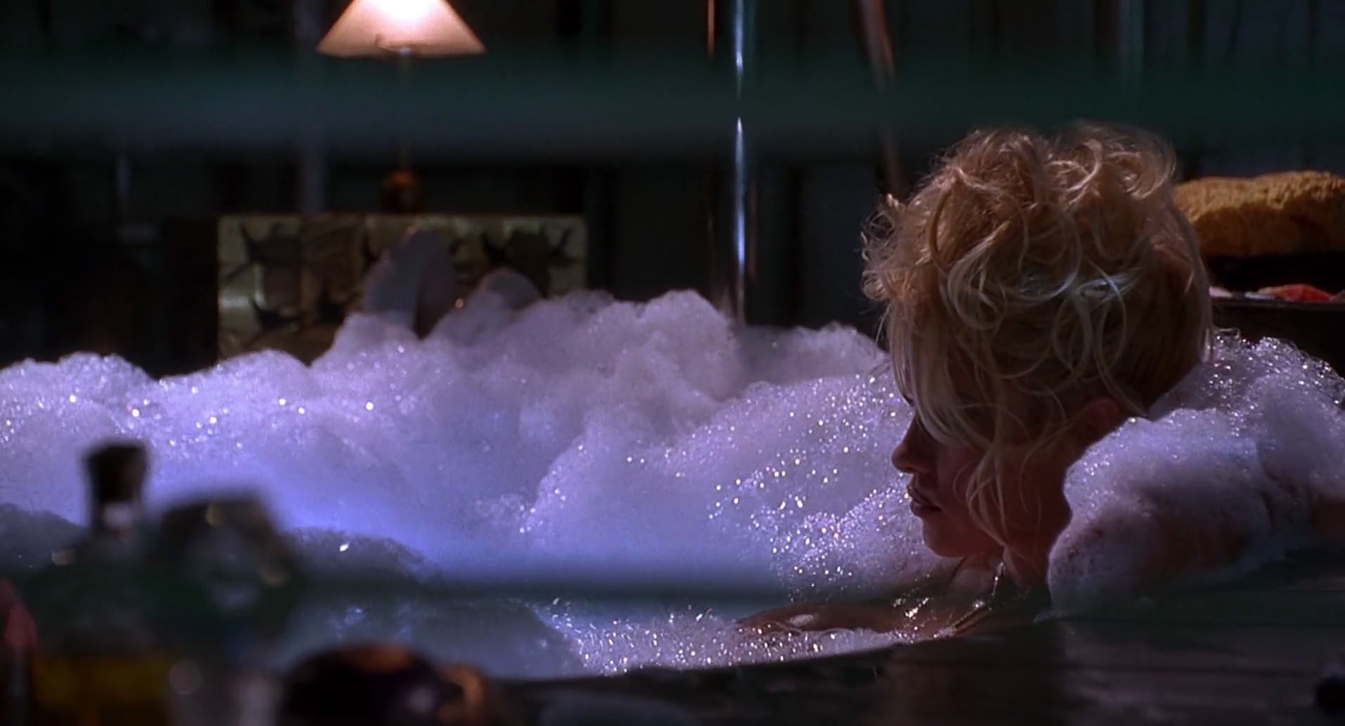 Barb Wire (1996) screencap 6597
