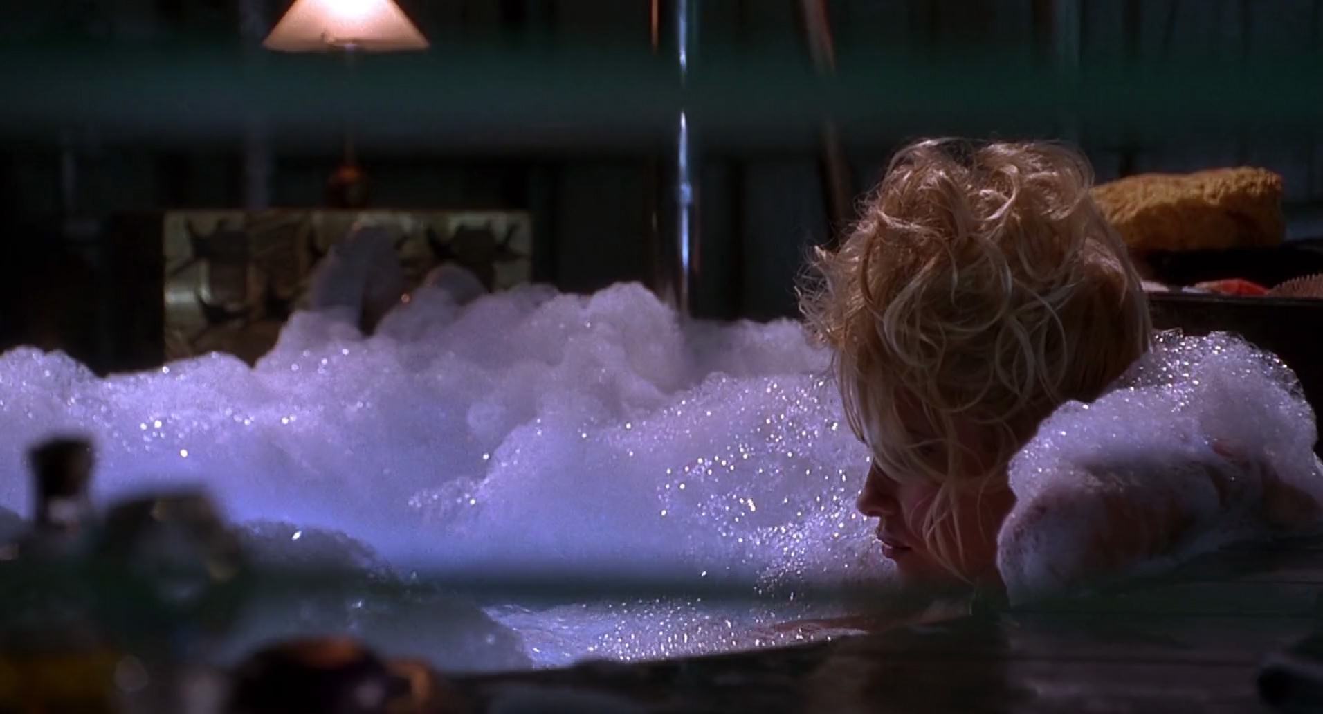 Barb Wire (1996) HD screenshot 6599