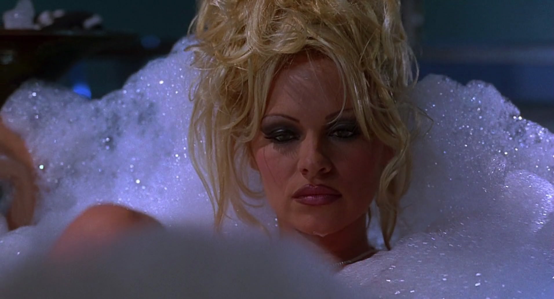 Barb Wire (1996) screencap 6600