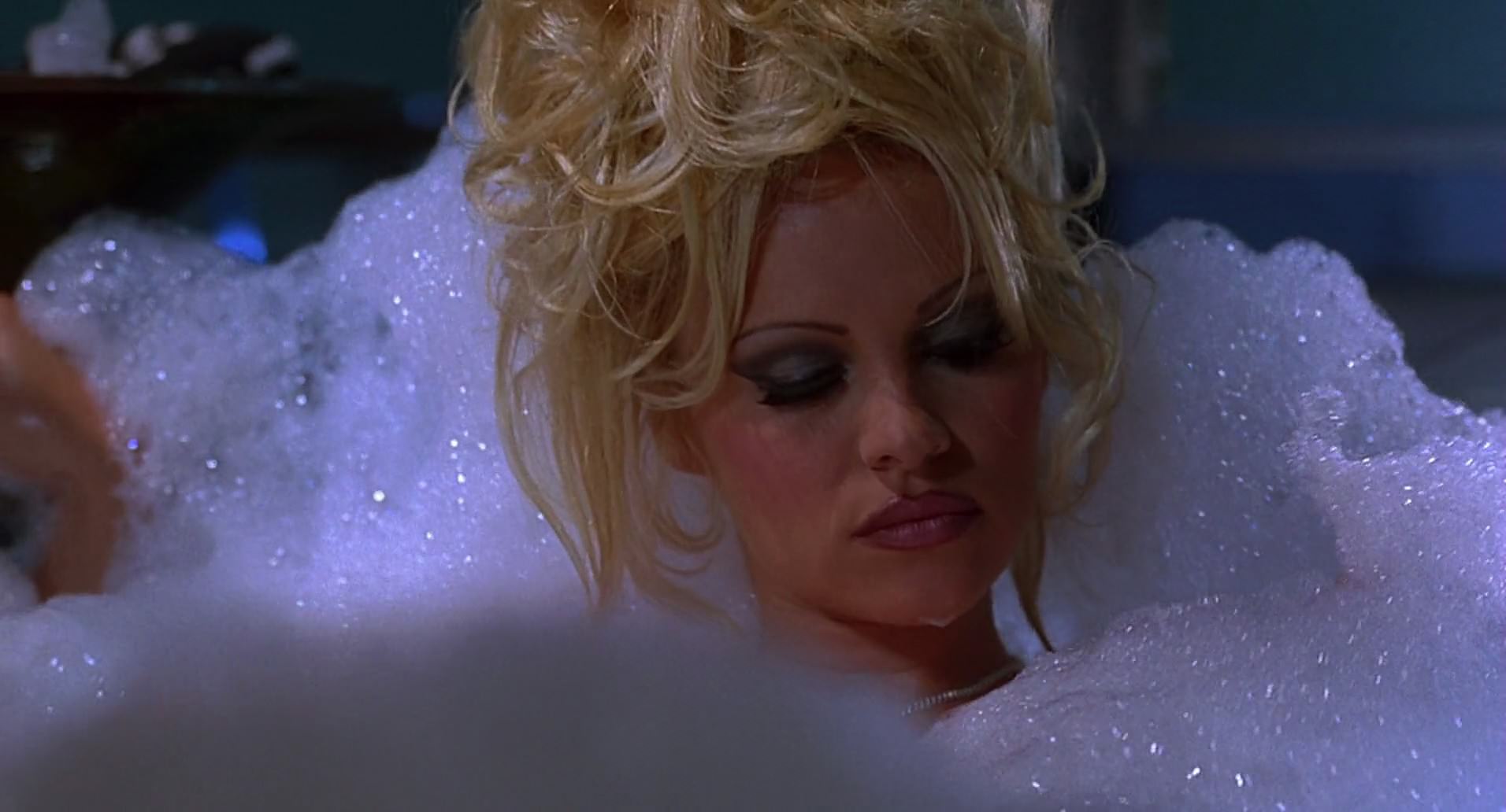 Barb Wire (1996) HD screenshot 6602