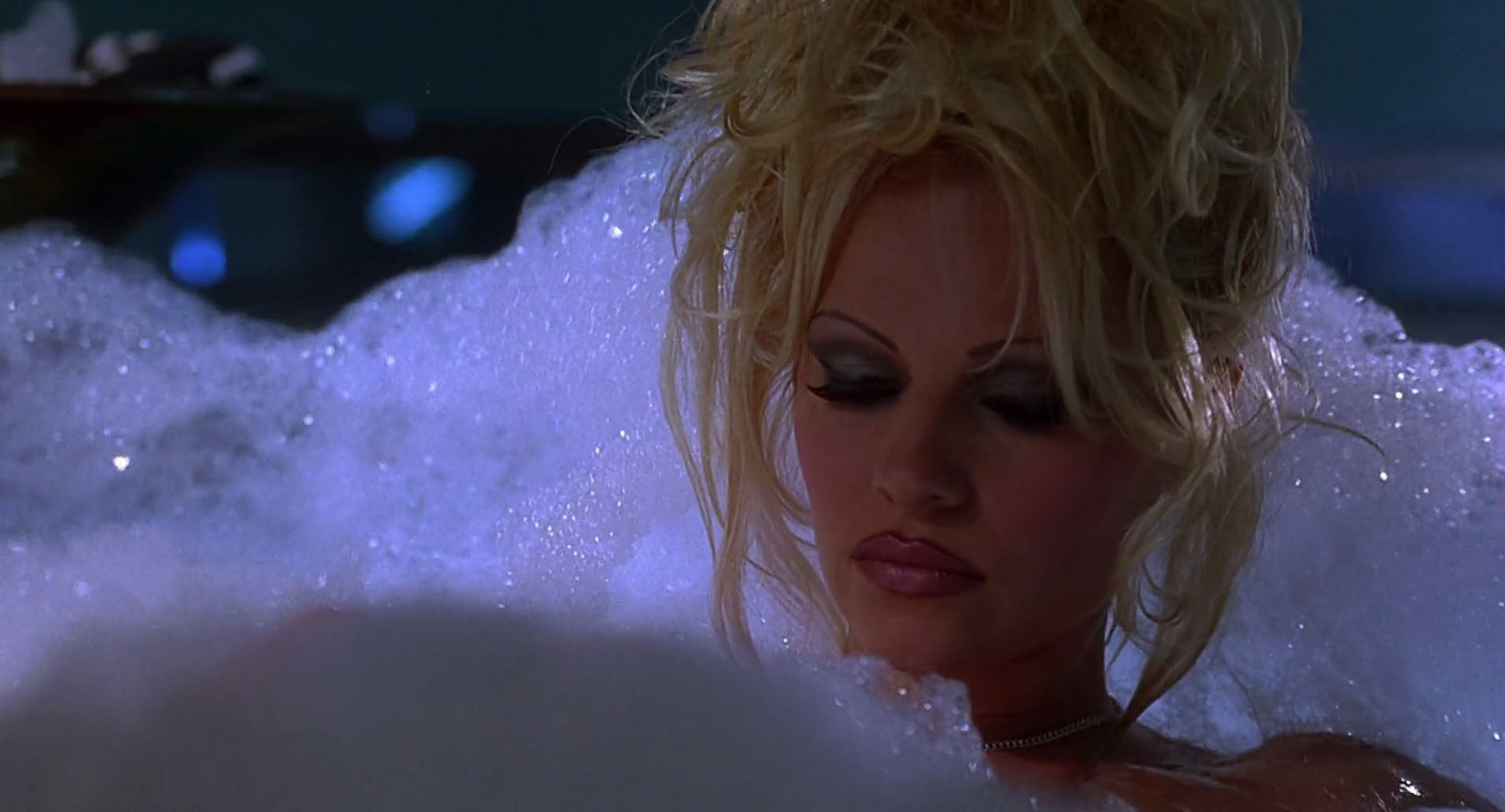 Barb Wire (1996) screencap 6615