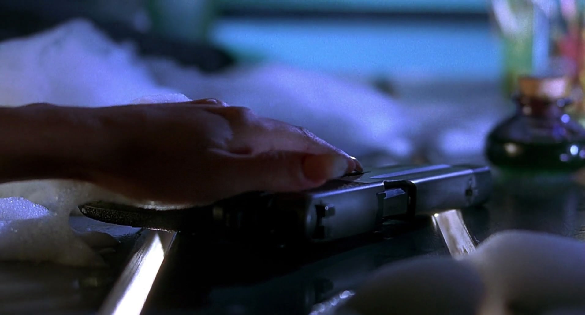 Barb Wire (1996) HD screenshot 6632