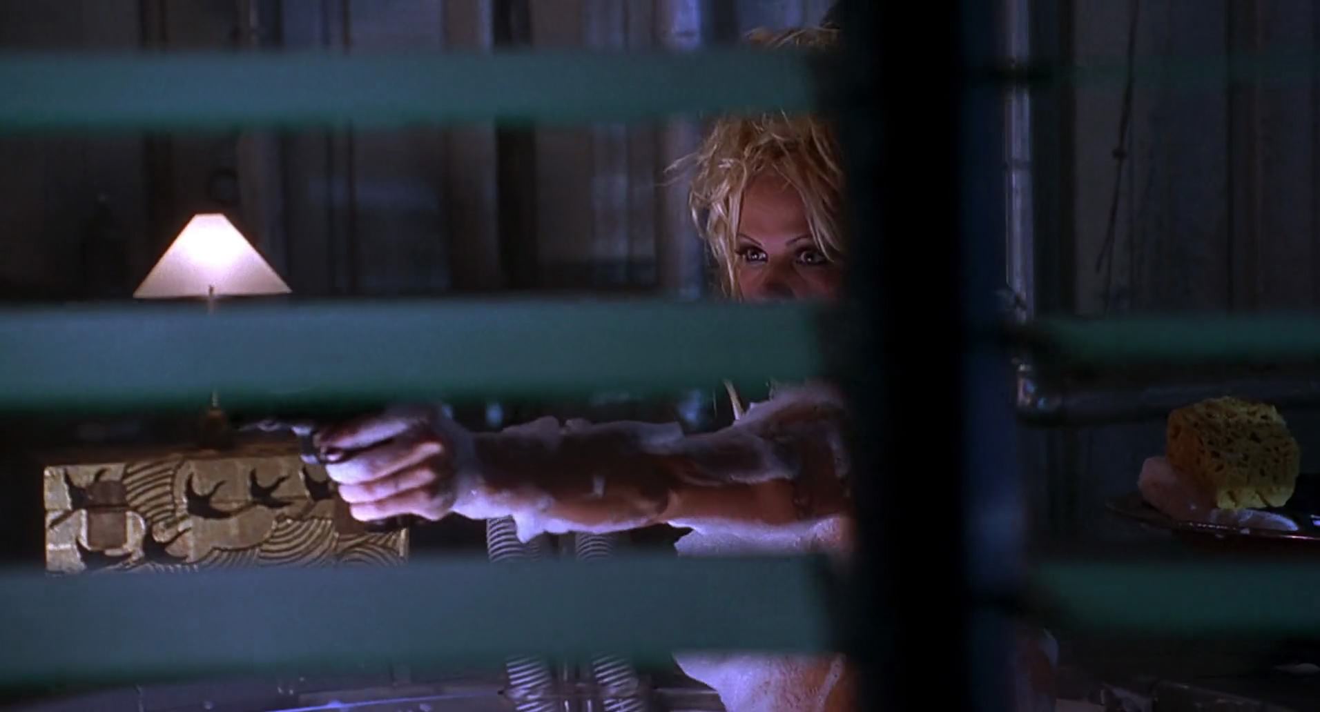 Barb Wire (1996) screencap 6660