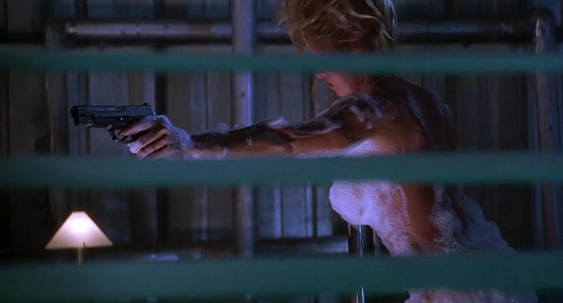 Barb Wire (1996) screencap 6669