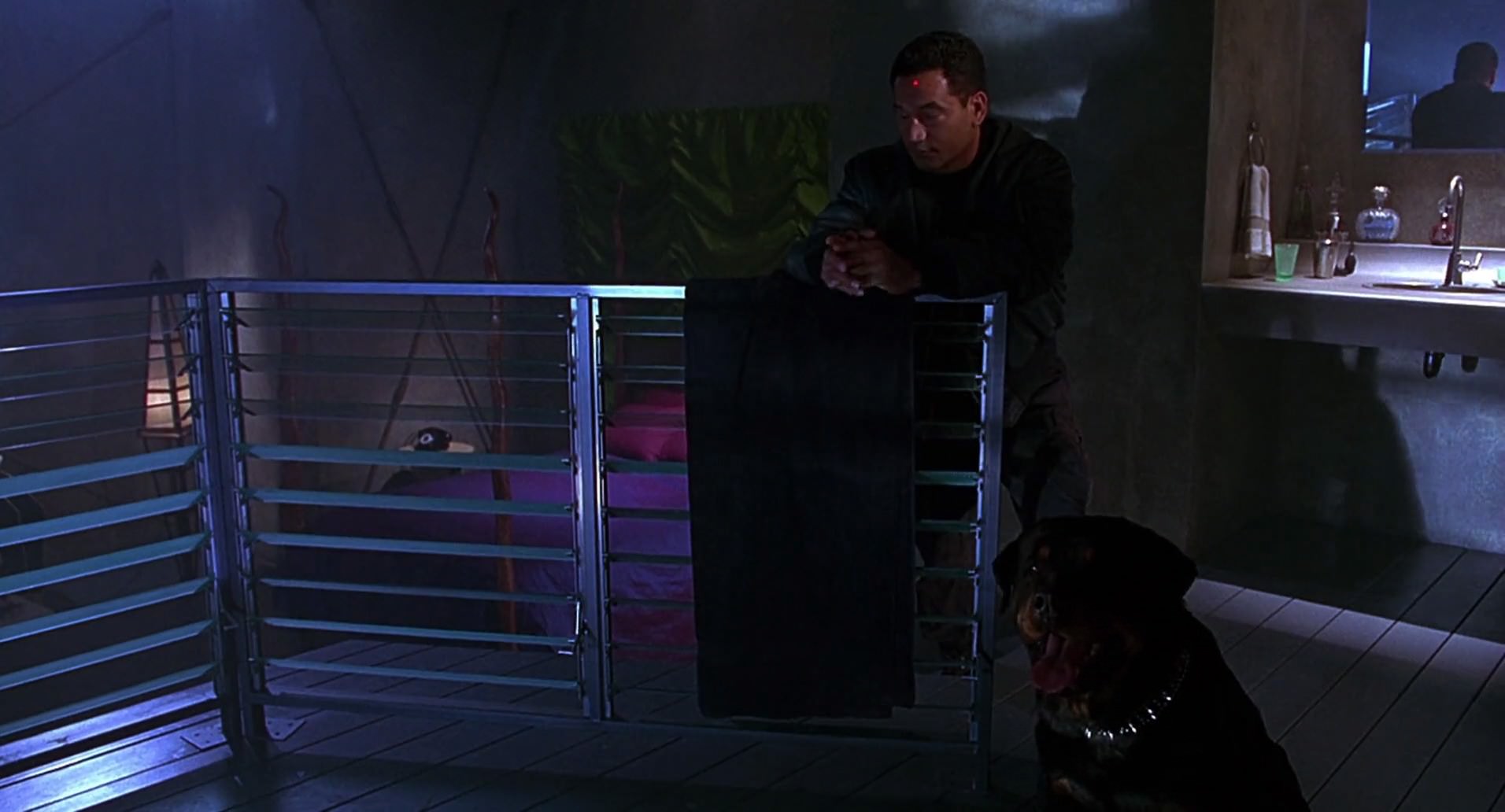 Barb Wire (1996) screencap 6675