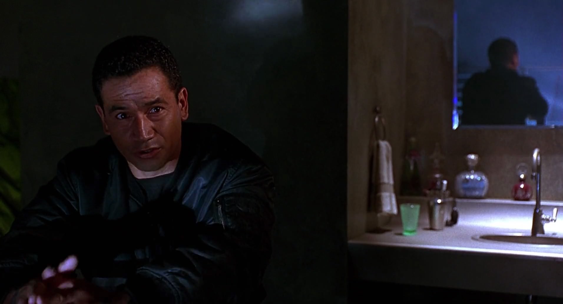 Barb Wire (1996) screencap 6684