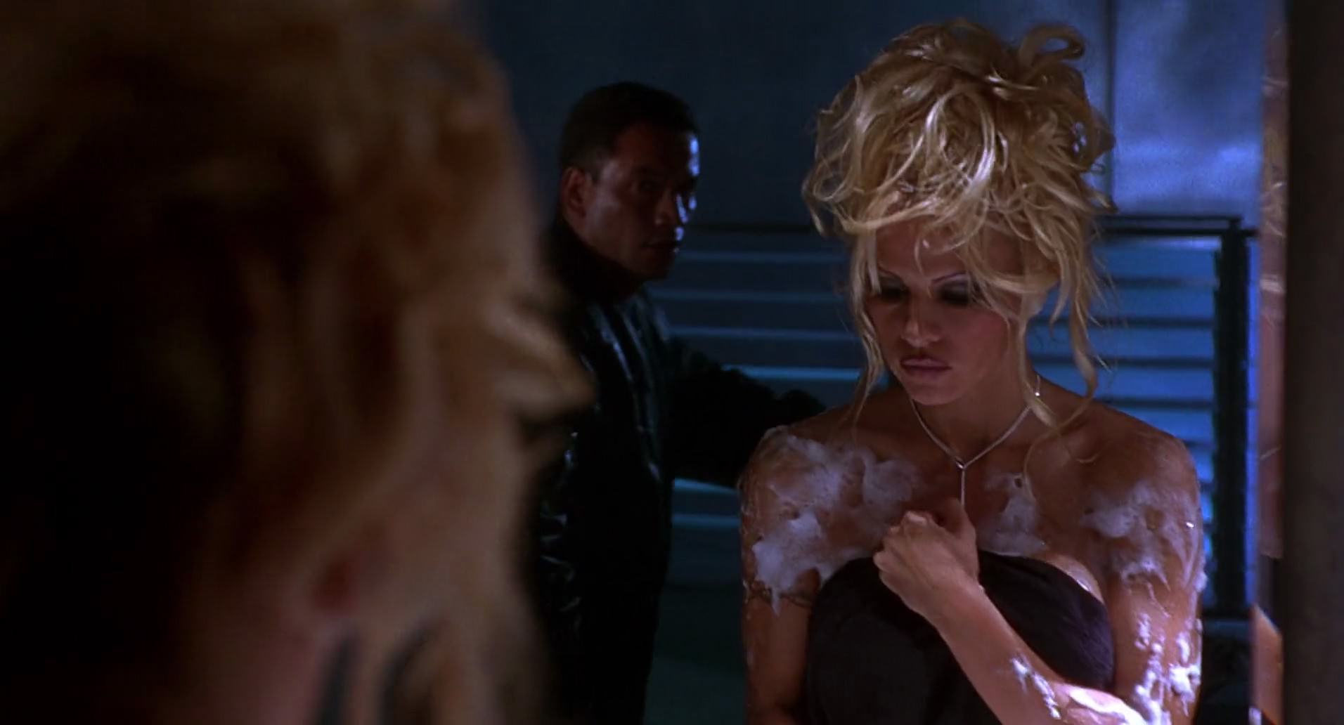Barb Wire (1996) screencap 6696