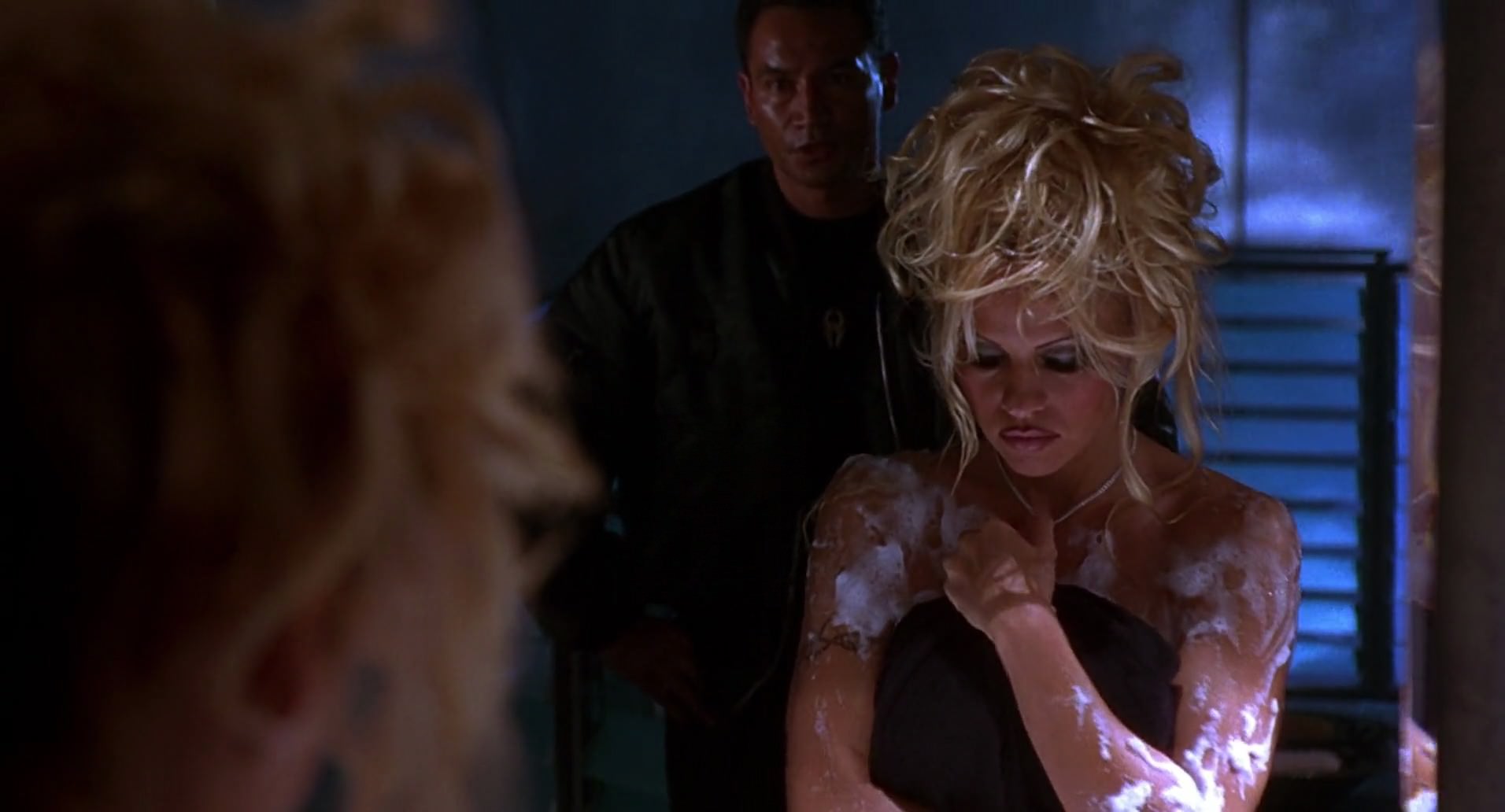 Barb Wire (1996) screencap 6702