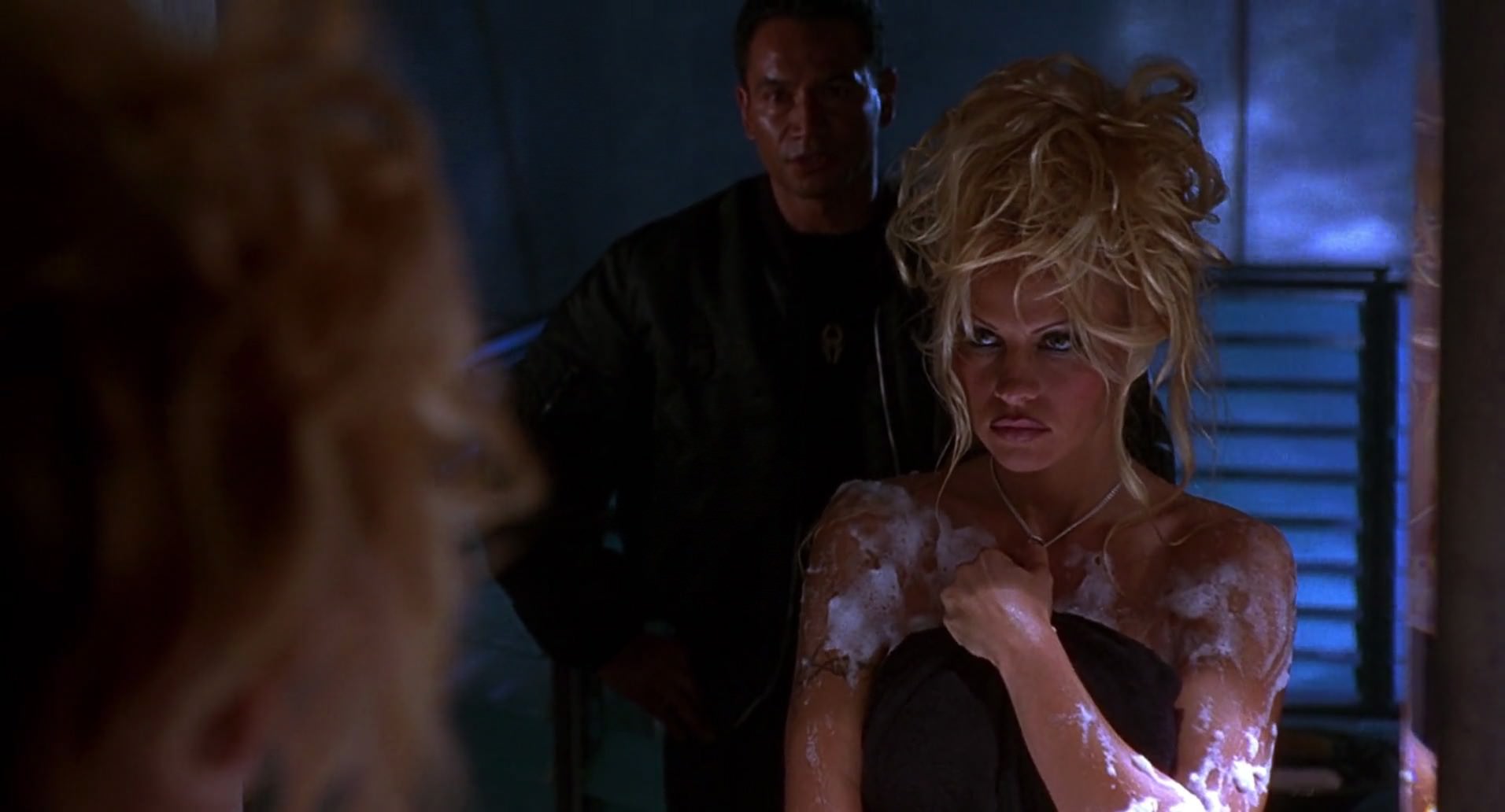 Barb Wire (1996) screencap 6705