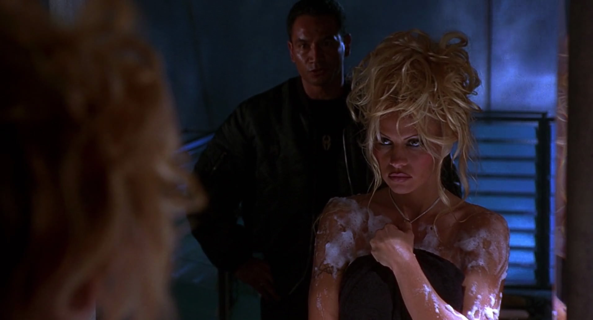 Barb Wire (1996) screencap 6711