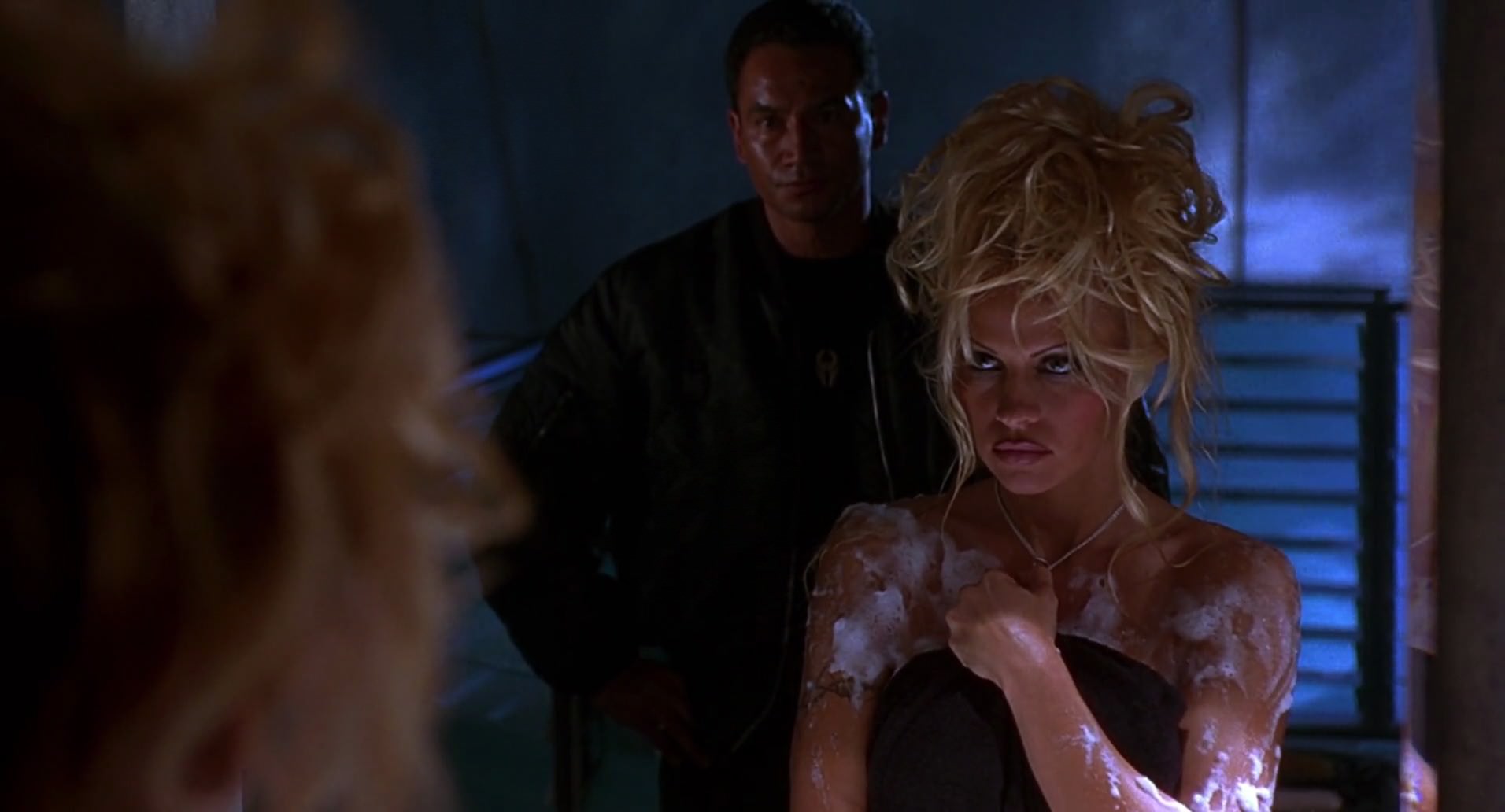 Barb Wire (1996) screencap 6714
