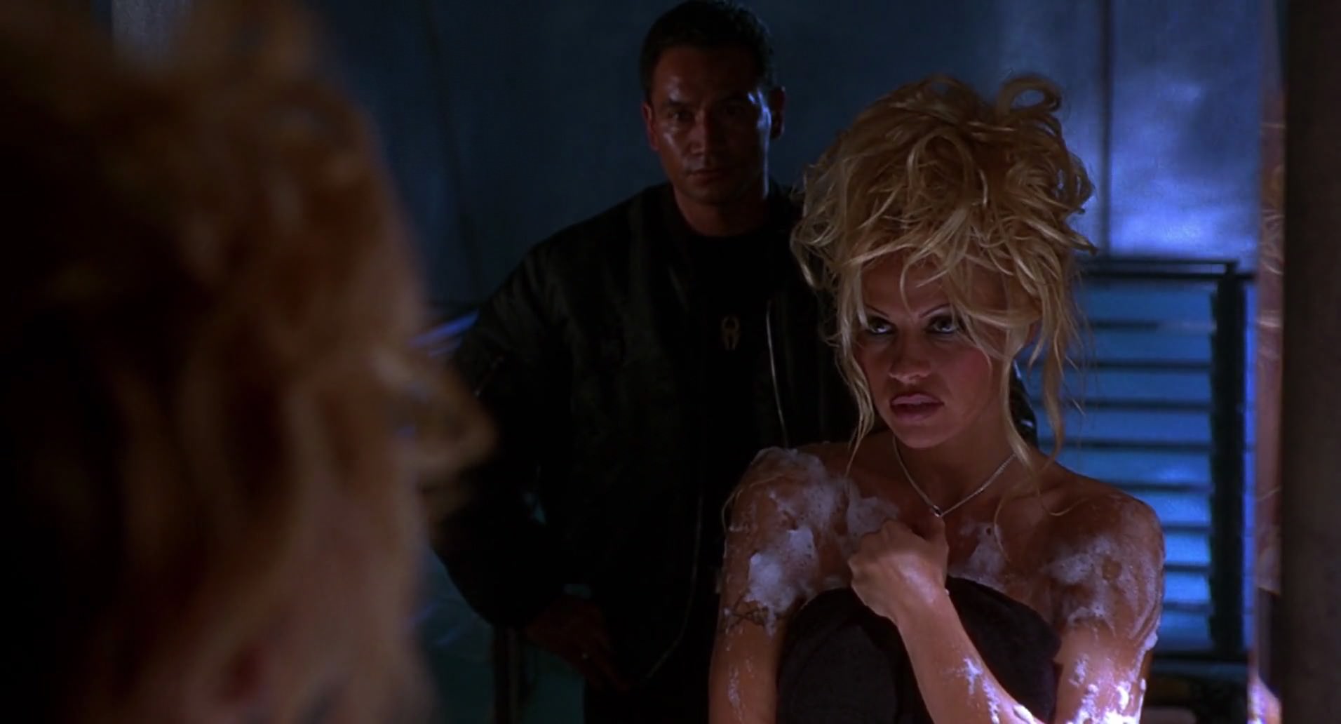 Barb Wire (1996) HD screenshot 6725
