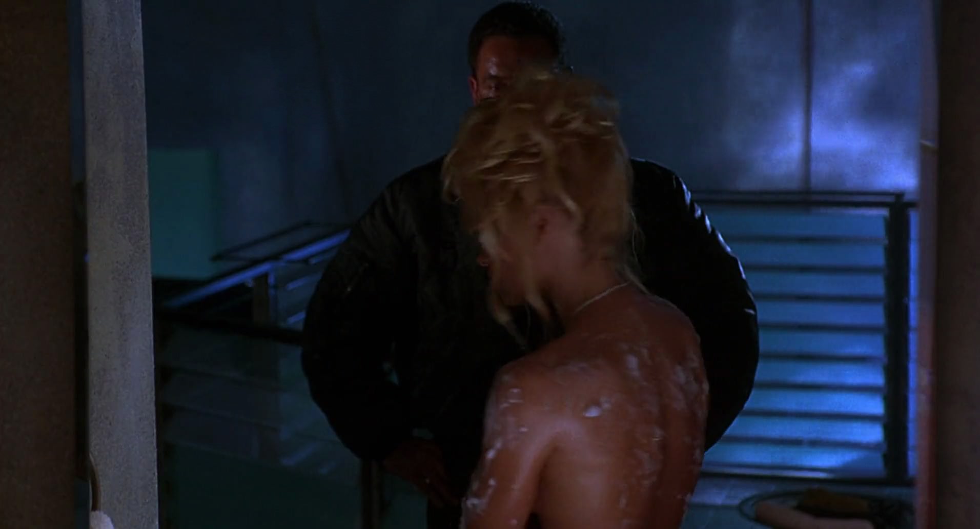 Barb Wire (1996) screencap 6729