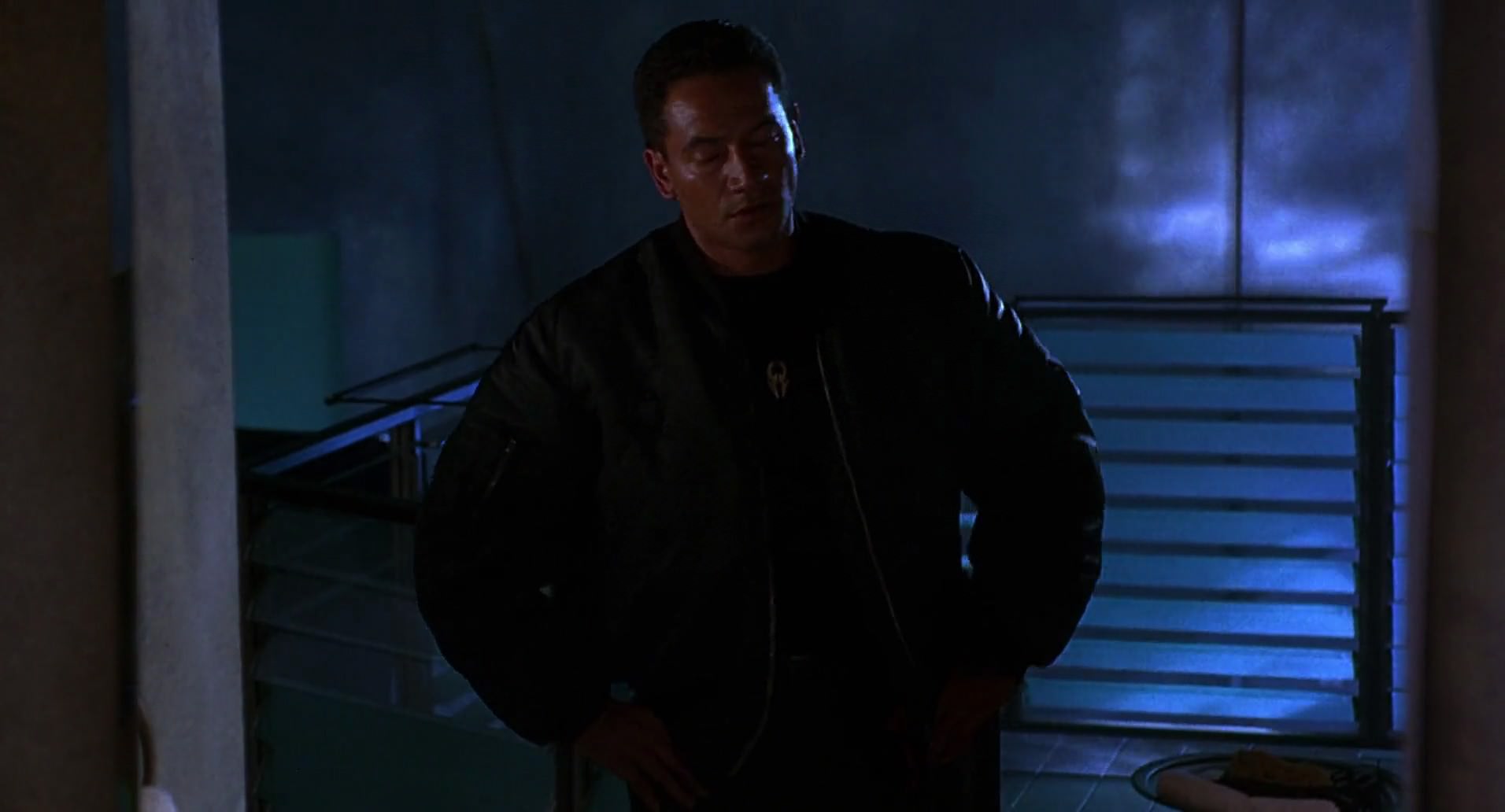Barb Wire (1996) screencap 6735