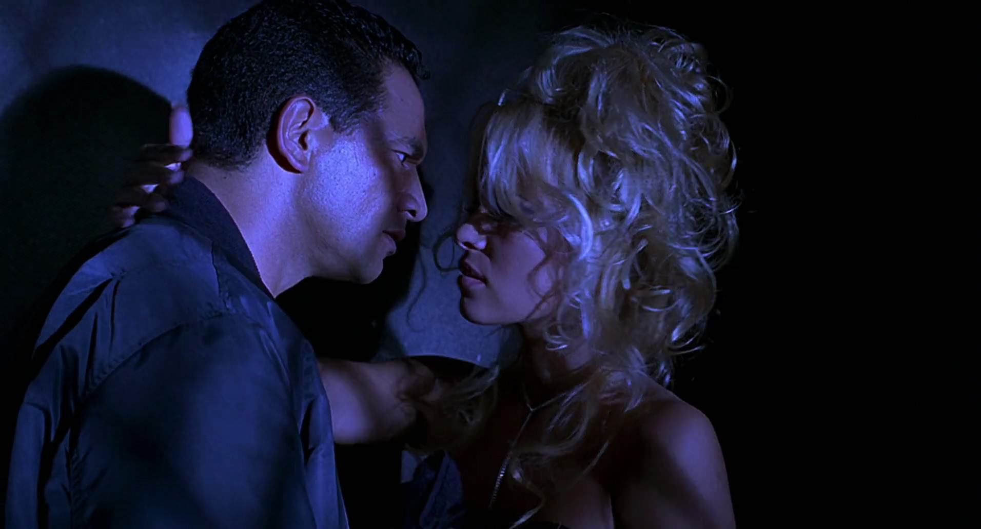 Barb Wire (1996) screencap 6753