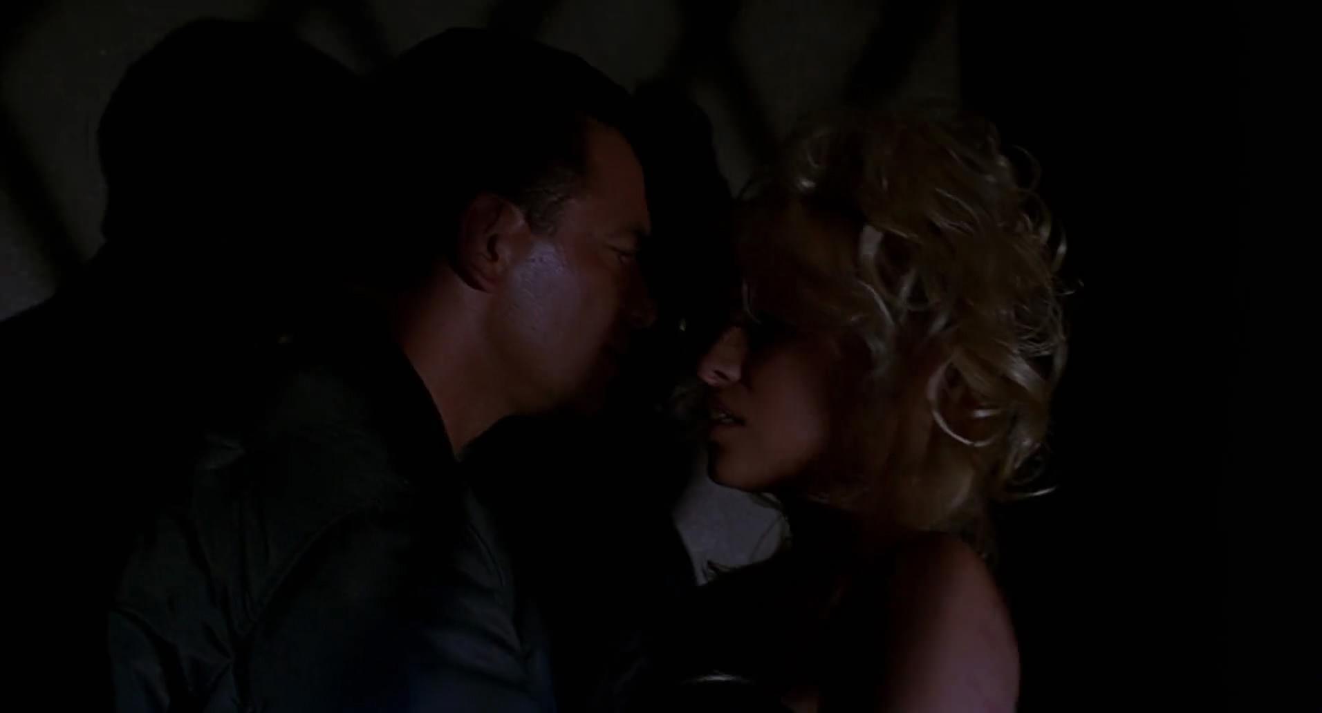 Barb Wire (1996) screencap 6765