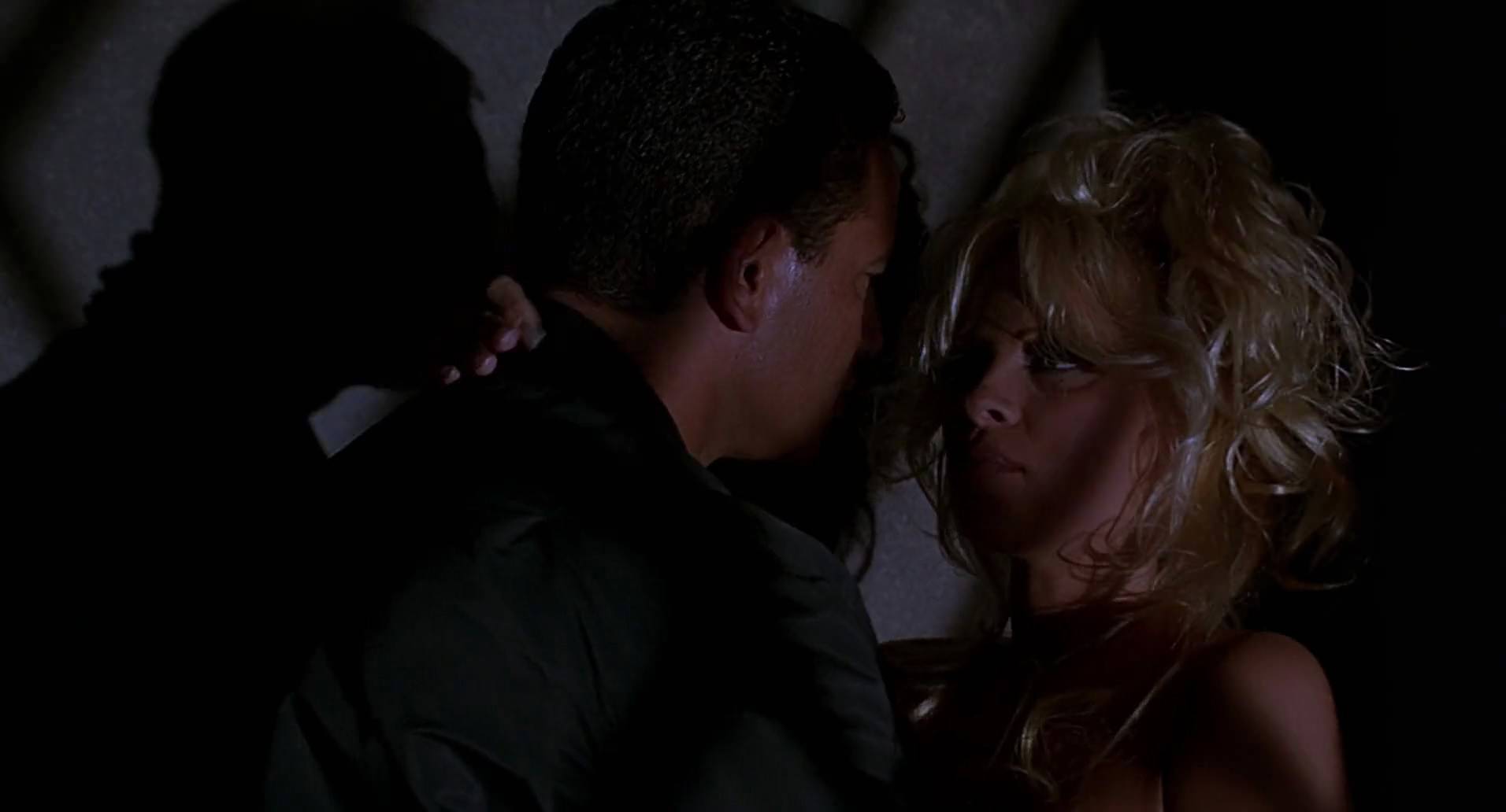 Barb Wire (1996) HD screenshot 6767