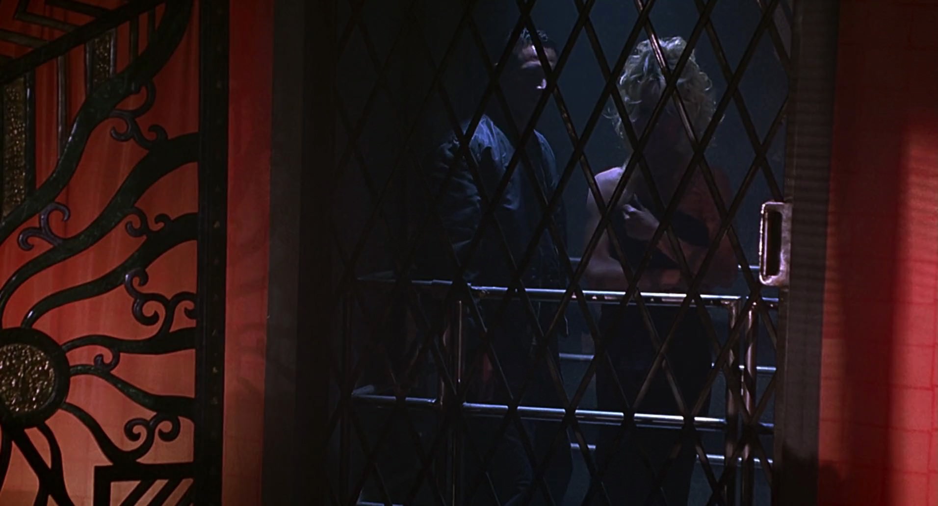 Barb Wire (1996) screencap 6810