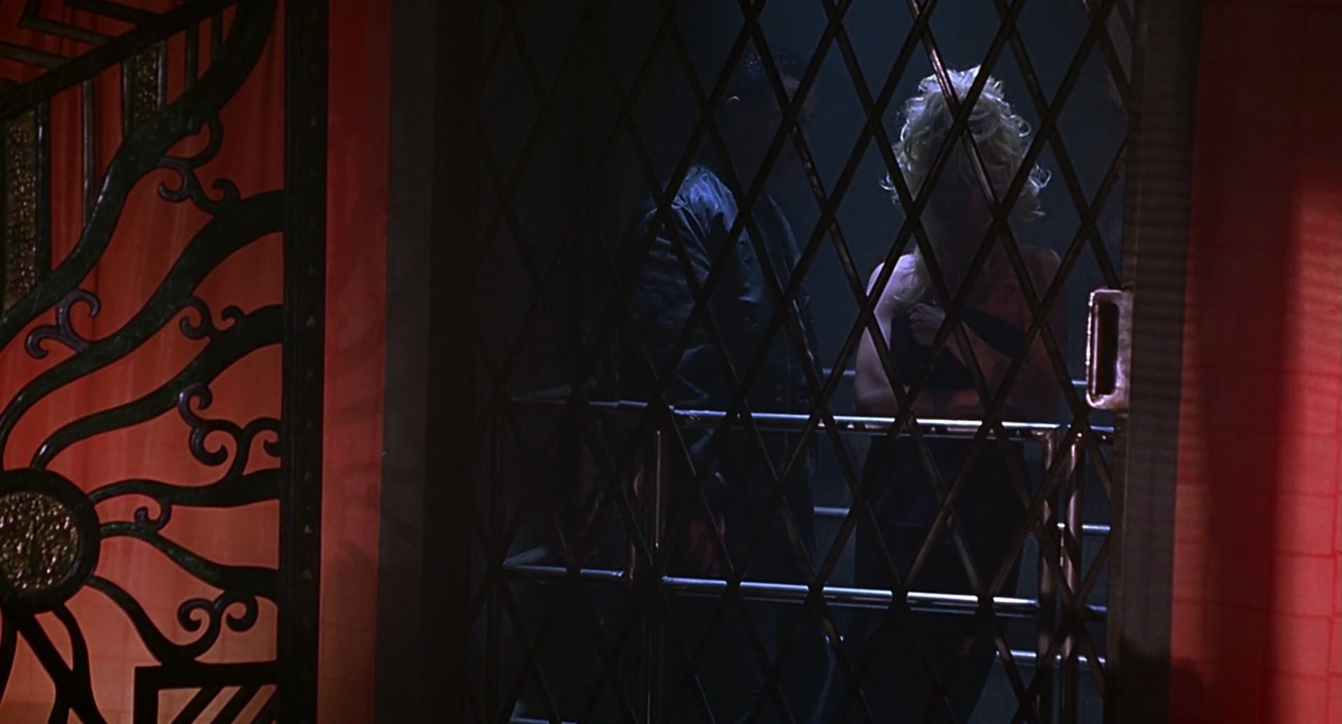 Barb Wire (1996) screencap 6813