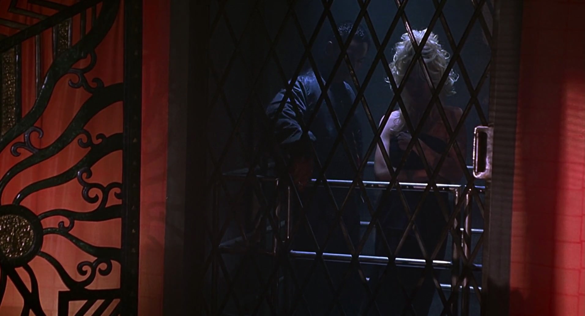 Barb Wire (1996) screencap 6816