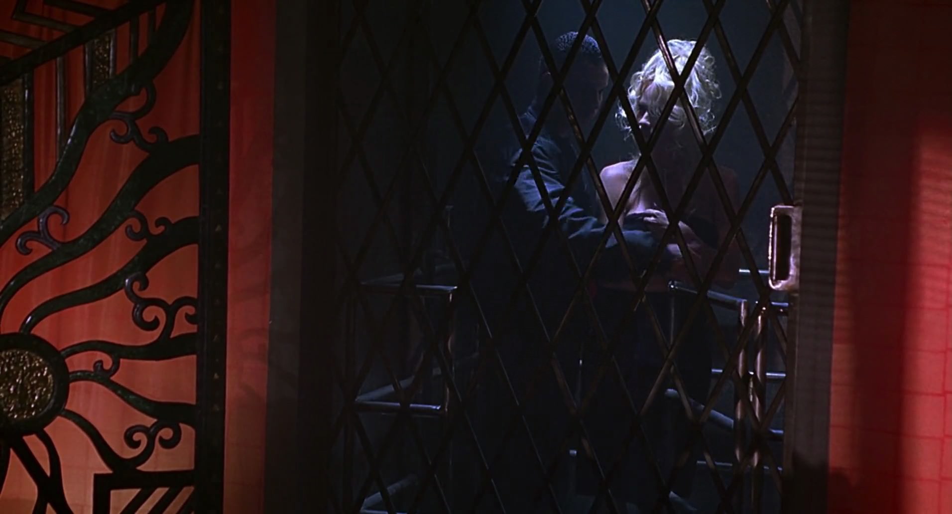 Barb Wire (1996) screencap 6819