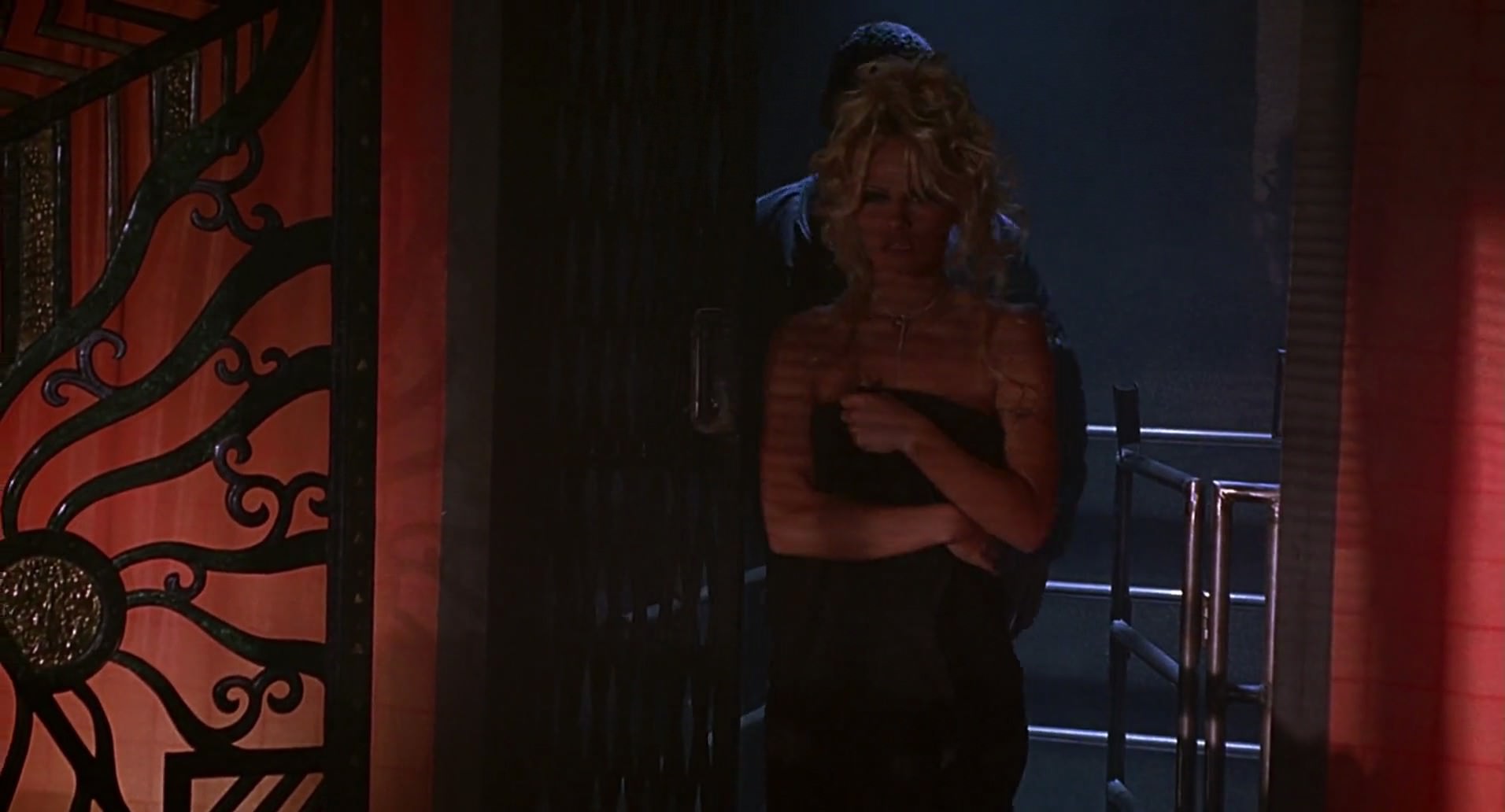 Barb Wire (1996) screencap 6825