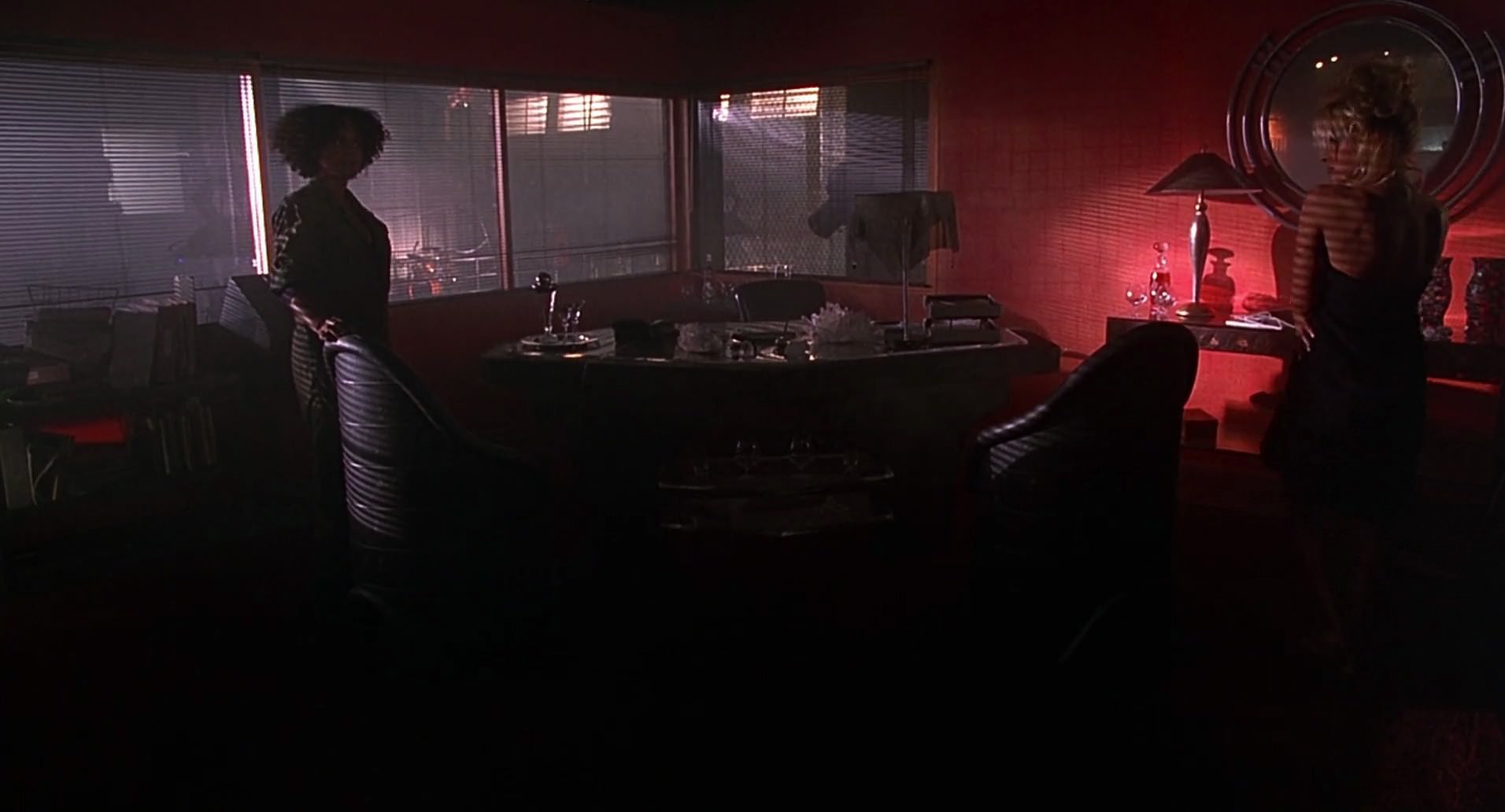 Barb Wire (1996) screencap 6828