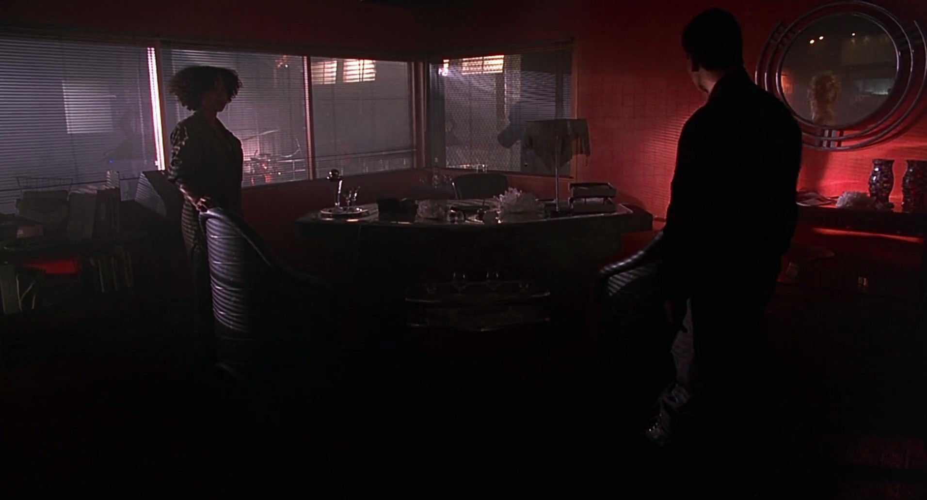 Barb Wire (1996) screencap 6831
